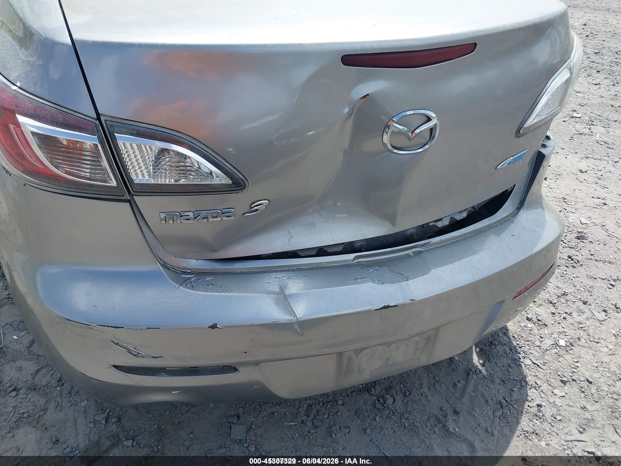 2013 Mazda Mazda3 I Sport Красный vin: JM1BL1U83D1705378