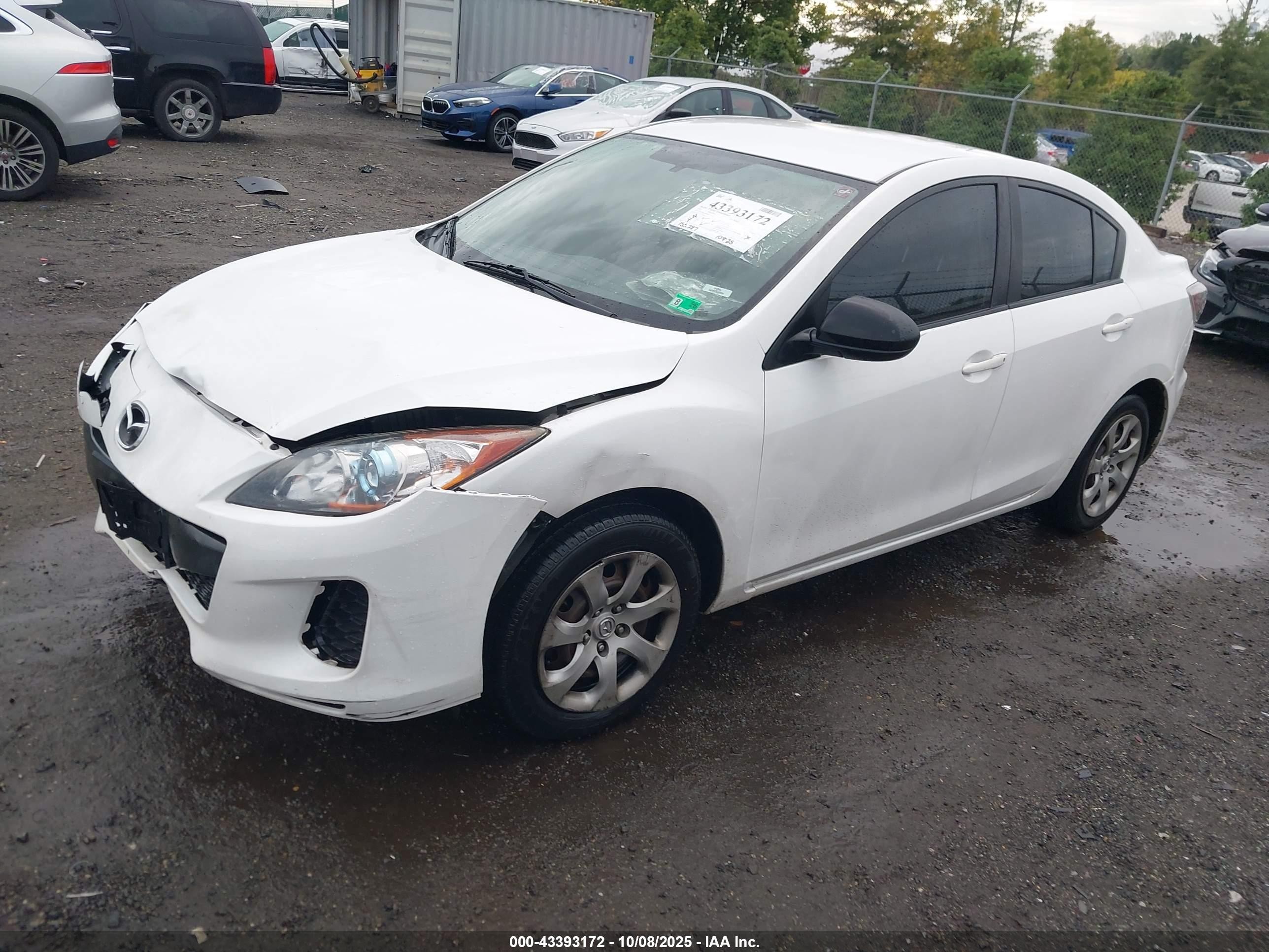 2013 Mazda Mazda3 I Sport Белый vin: JM1BL1U85D1701820