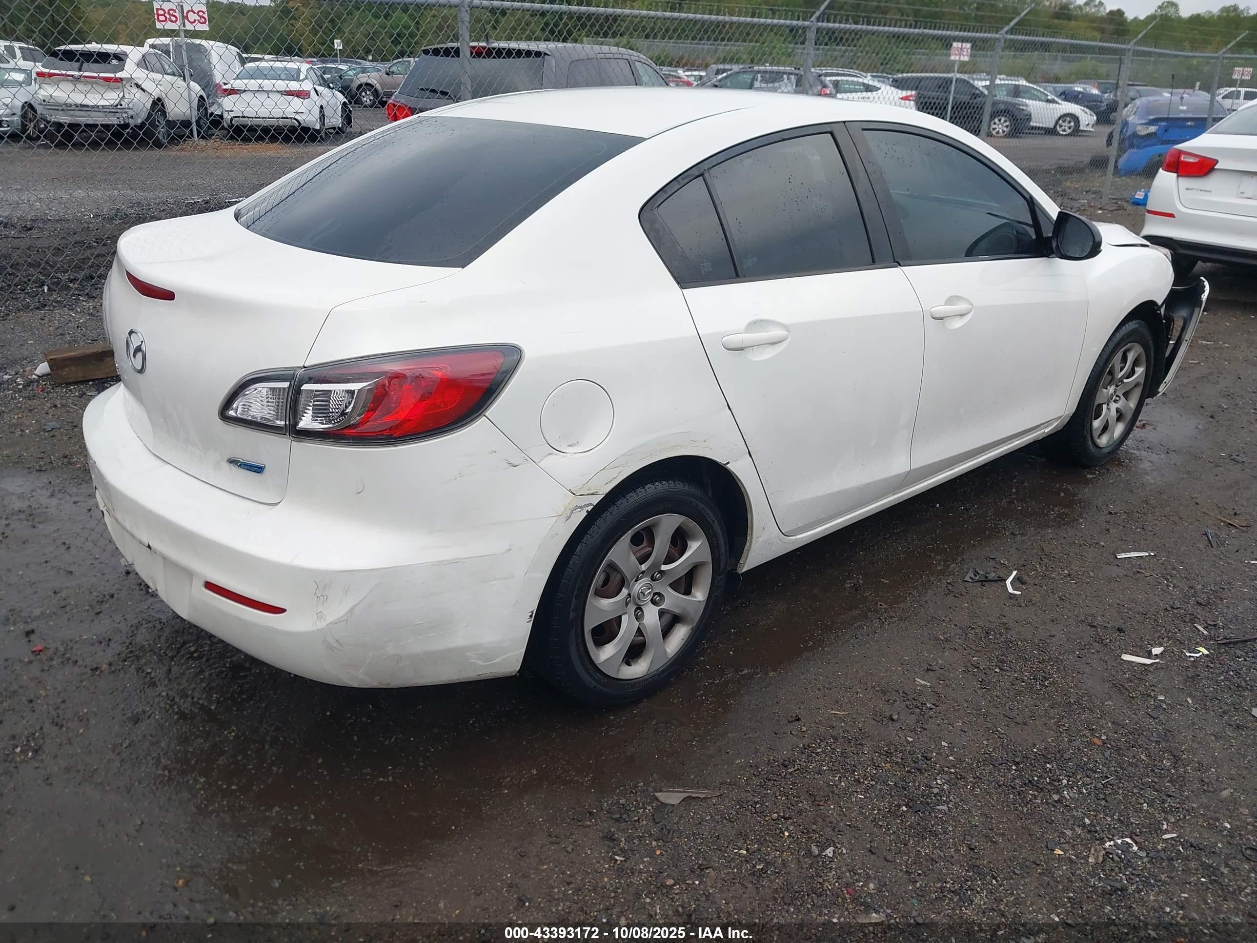 2013 Mazda Mazda3 I Sport Белый vin: JM1BL1U85D1701820