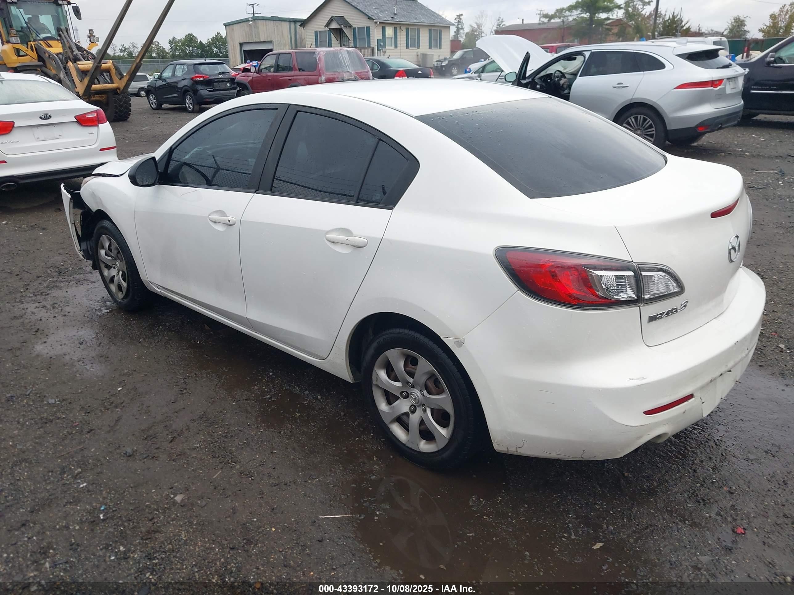2013 Mazda Mazda3 I Sport Белый vin: JM1BL1U85D1701820