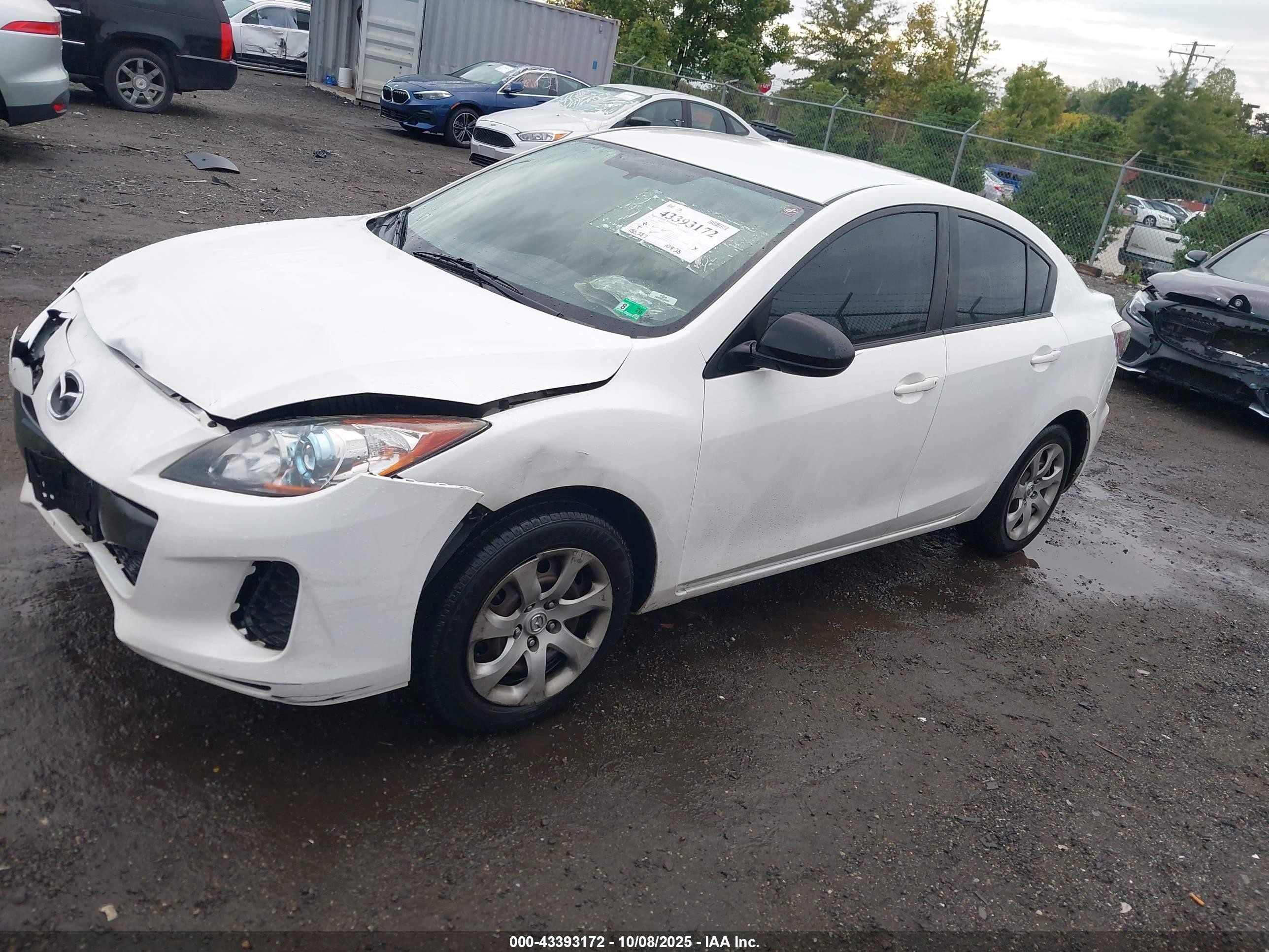 2013 Mazda Mazda3 I Sport Белый vin: JM1BL1U85D1701820
