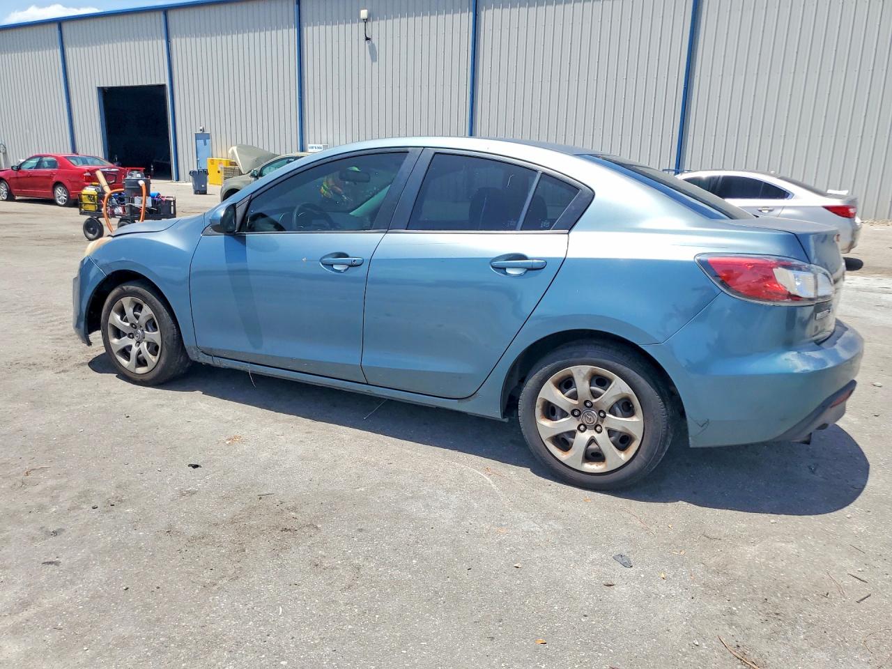 2011 Mazda 3 I Бирюзовый vin: JM1BL1UF1B1432064