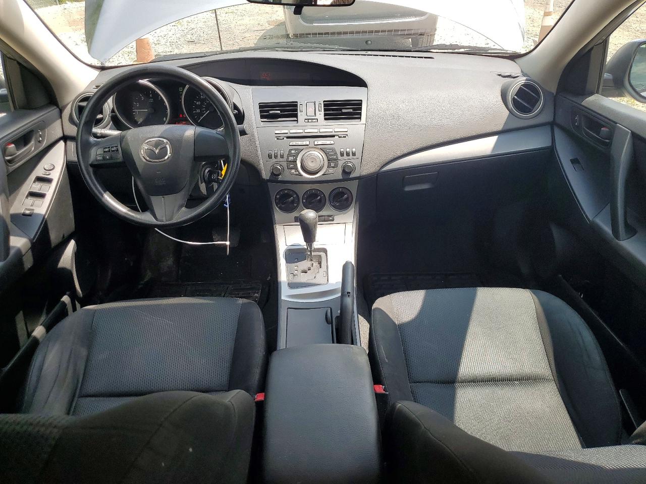 2011 Mazda 3 I Silver vin: JM1BL1UF1B1902609