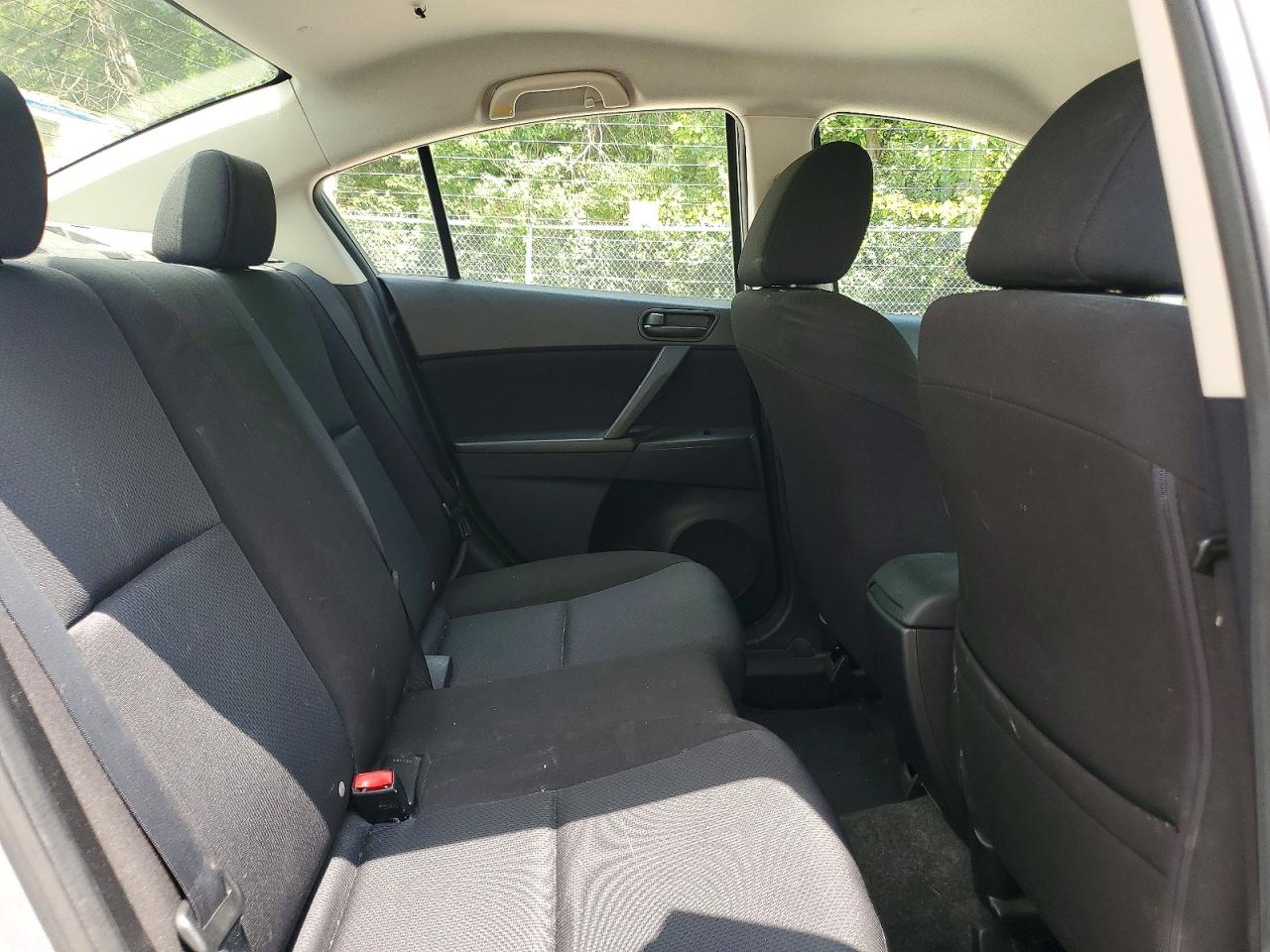 2011 Mazda 3 I Silver vin: JM1BL1UF1B1902609