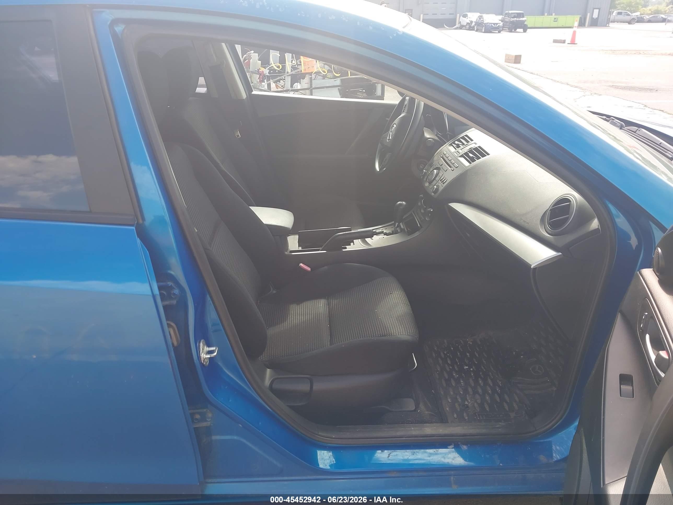 2012 Mazda Mazda3 I Sport Blue vin: JM1BL1UF1C1603963