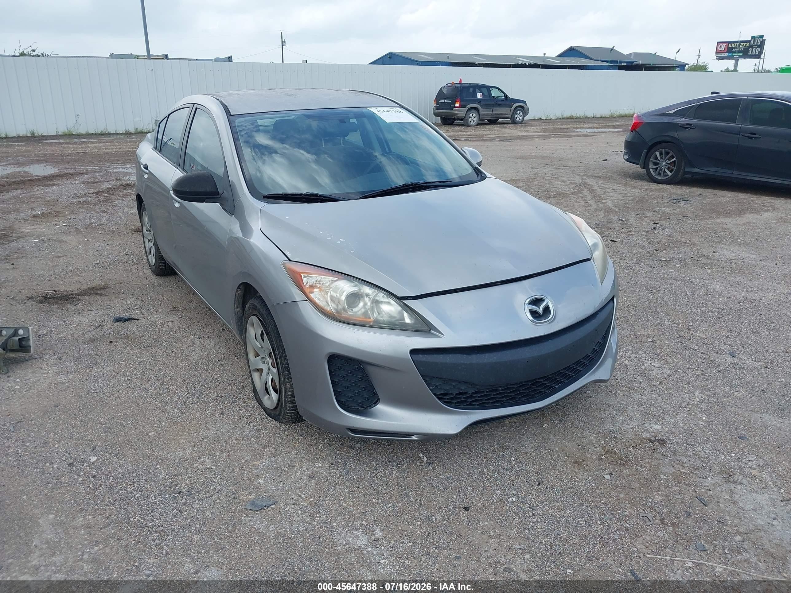 2012 Mazda Mazda3 I Sport Серебряный vin: JM1BL1UF2C1553655
