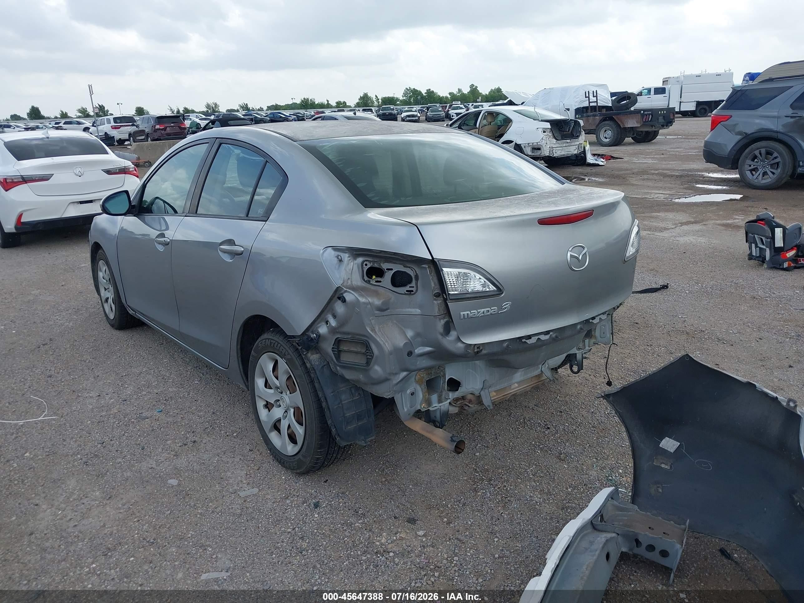2012 Mazda Mazda3 I Sport Серебряный vin: JM1BL1UF2C1553655