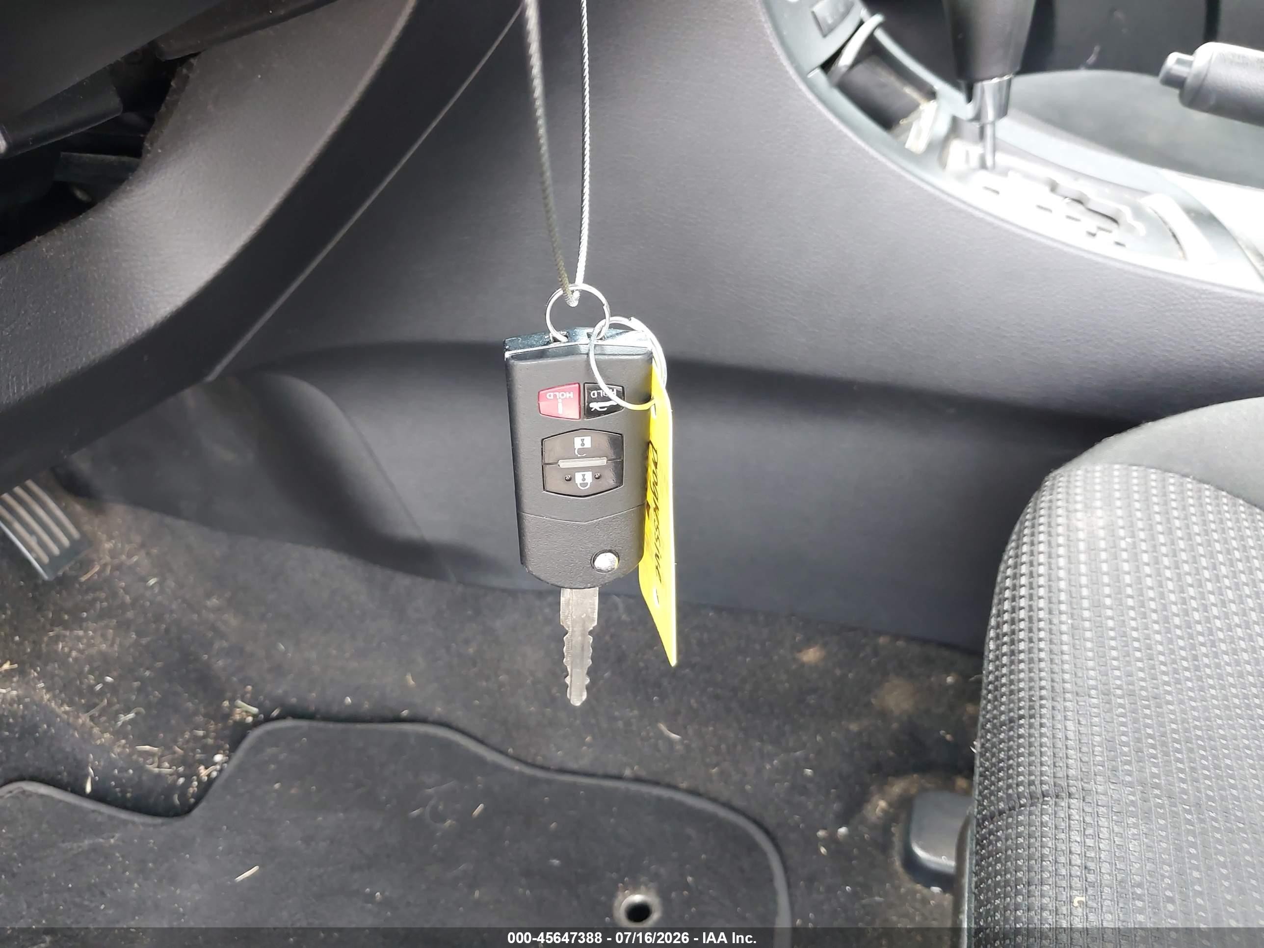 2012 Mazda Mazda3 I Sport Серебряный vin: JM1BL1UF2C1553655