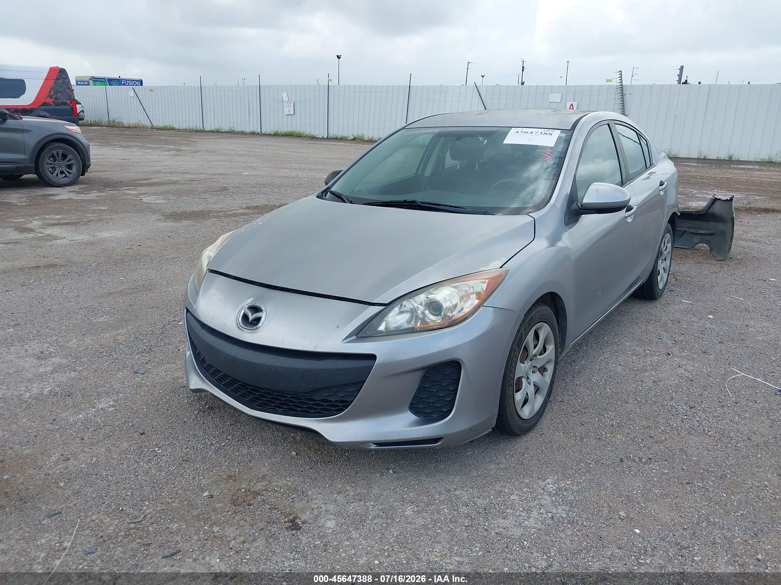 2012 Mazda Mazda3 I Sport Серебряный vin: JM1BL1UF2C1553655