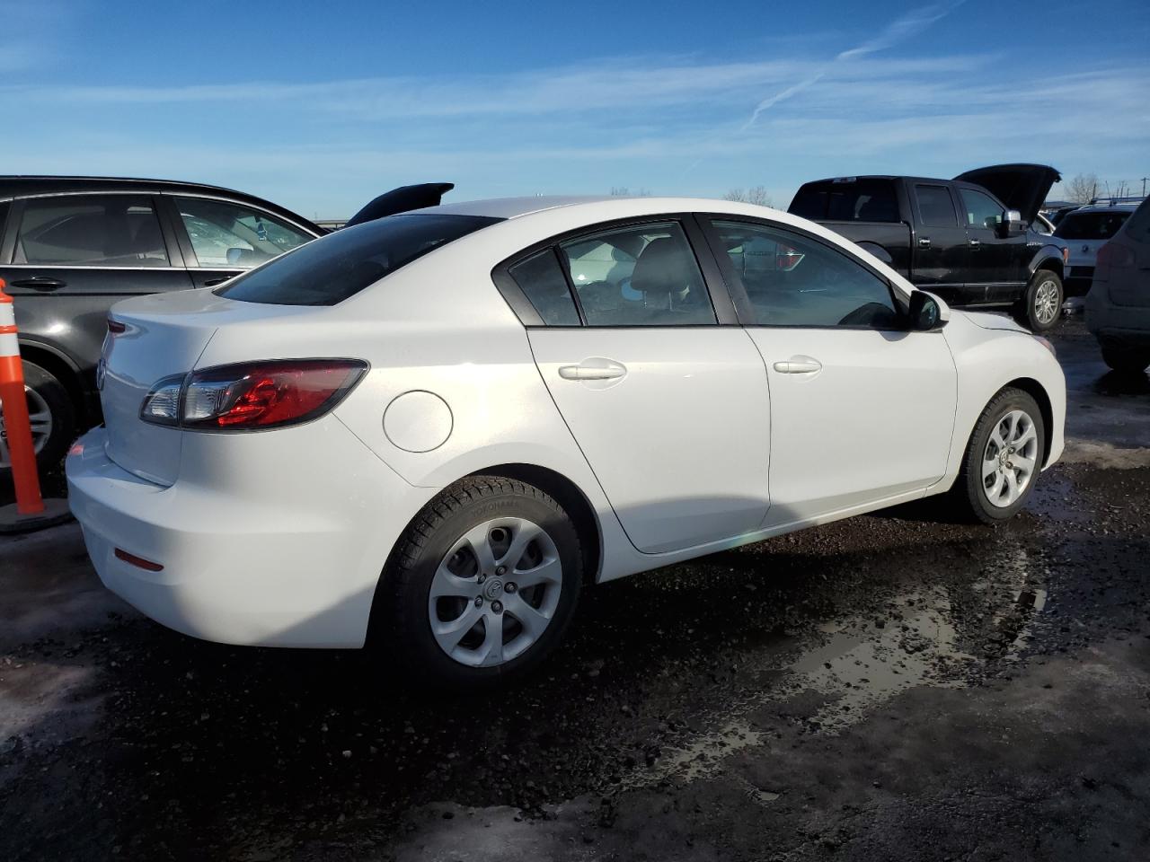 Price & History 2013 Mazda 3 I 2.0l 4 vin: JM1BL1UF2D1853438