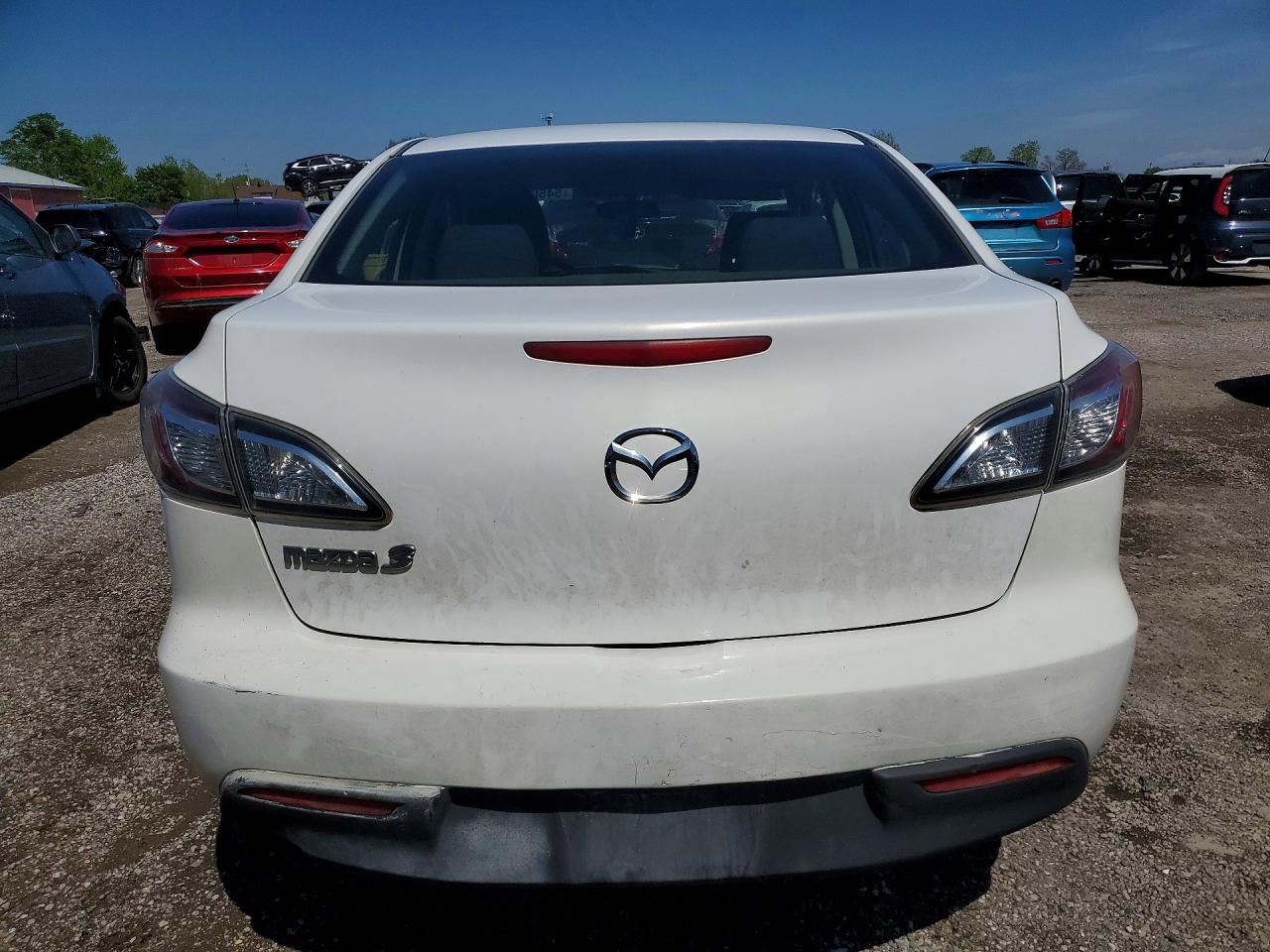 2011 Mazda 3 I White vin: JM1BL1UF4B1434066