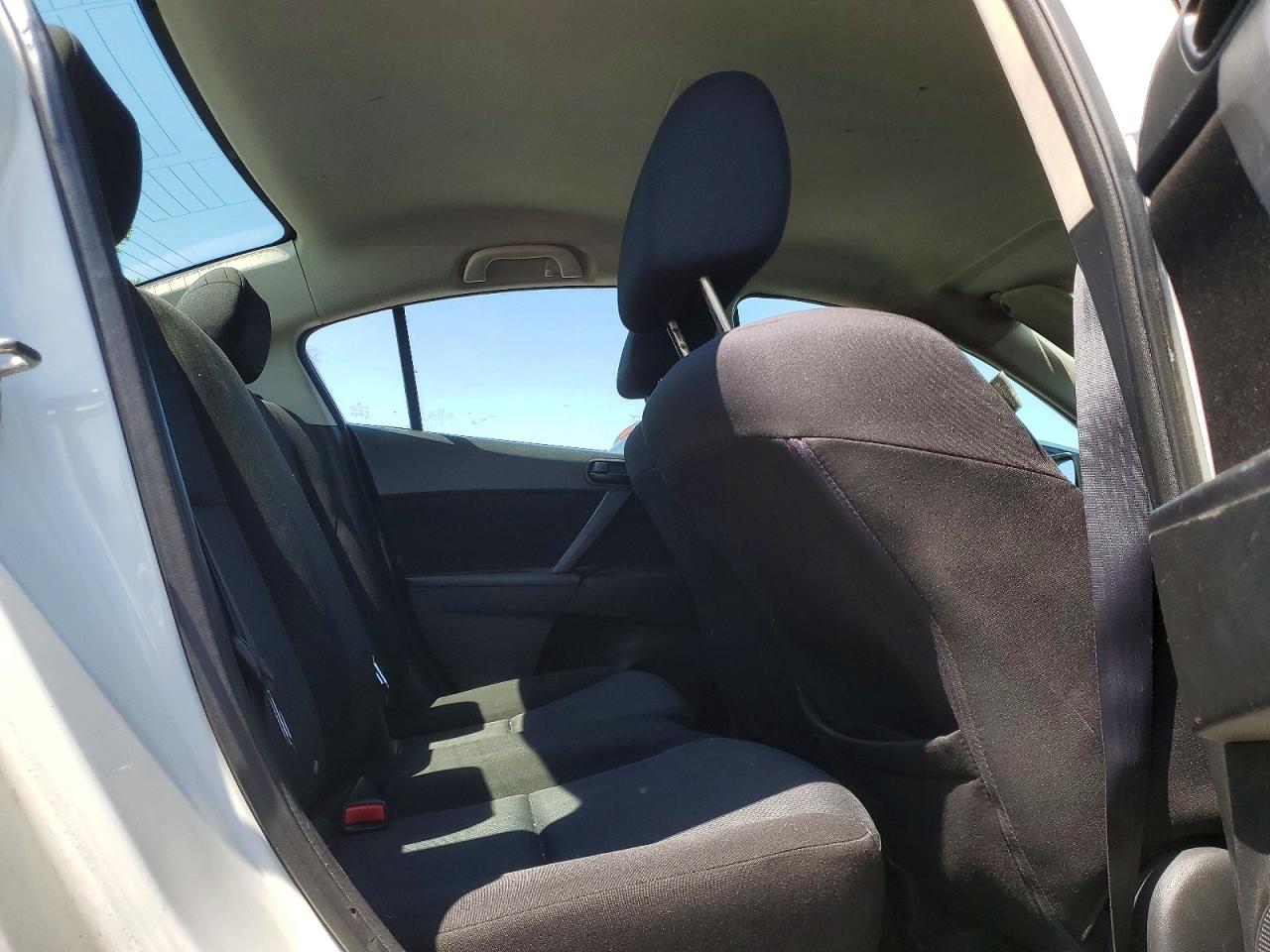 2011 Mazda 3 I White vin: JM1BL1UF4B1434066