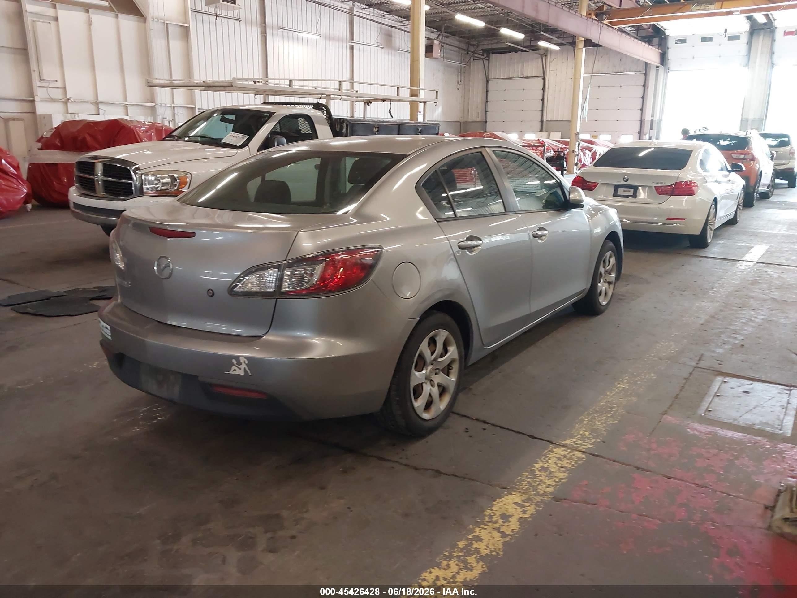 2011 Mazda Mazda3 I Sport Gray vin: JM1BL1UF5B1389574