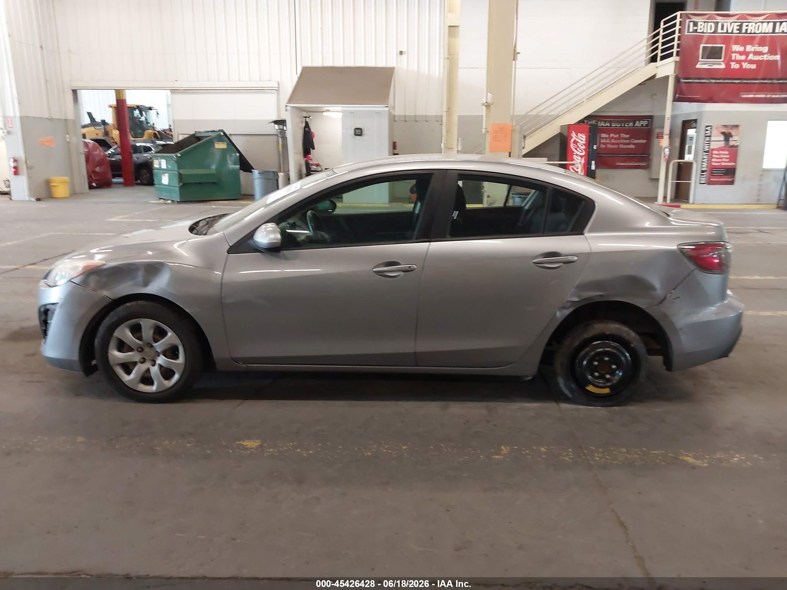 2011 Mazda Mazda3 I Sport Gray vin: JM1BL1UF5B1389574