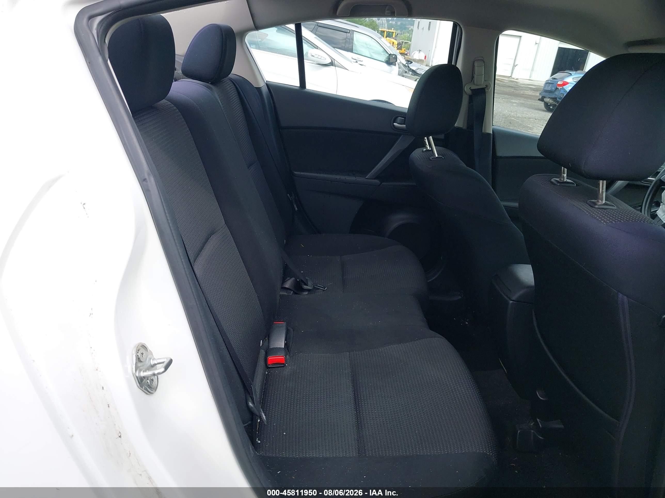 2012 Mazda Mazda3 I Sport White vin: JM1BL1UF6C1592149