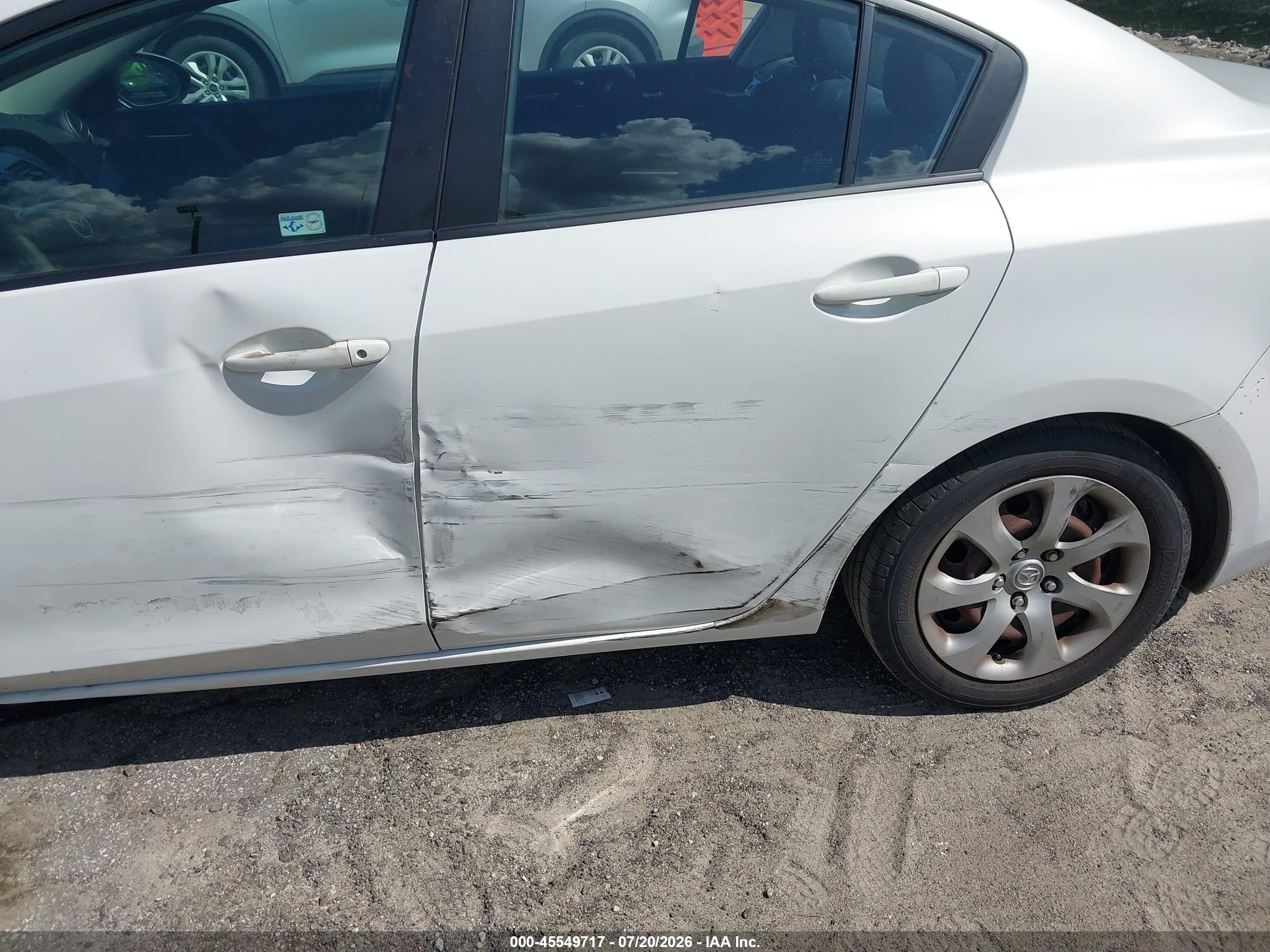 2012 Mazda Mazda3 I Sport Белый vin: JM1BL1UF6C1665388