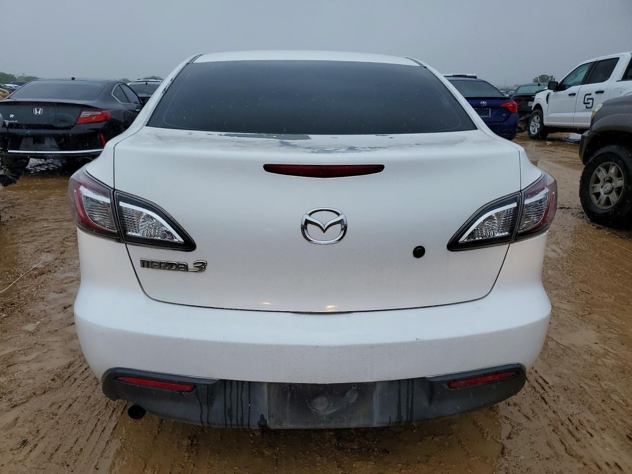 2011 Mazda 3 I White vin: JM1BL1UF7B1366362