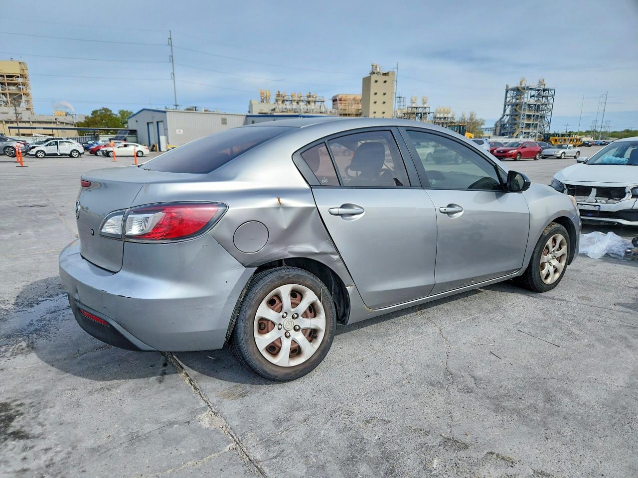 2011 Mazda 3 Silver vin: JM1BL1UF7B1367284
