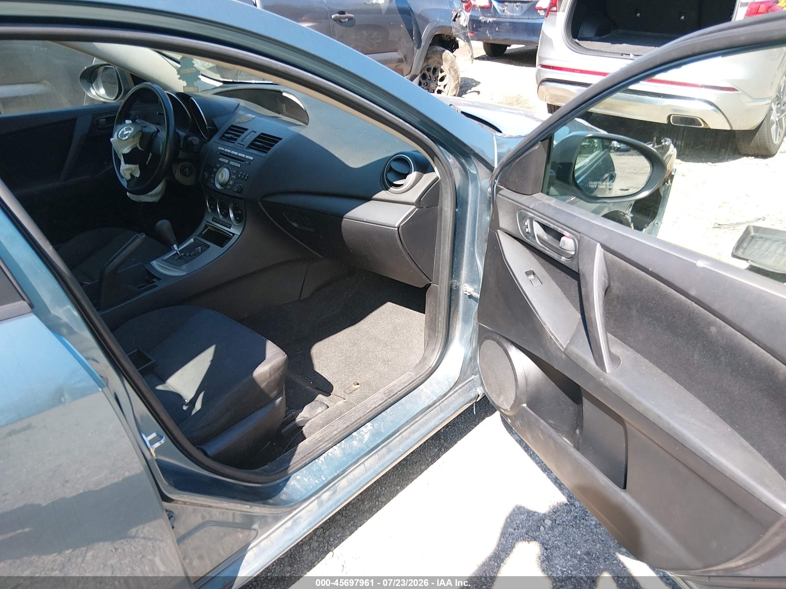 2011 Mazda Mazda3 I Sport Blue vin: JM1BL1UF7B1404561