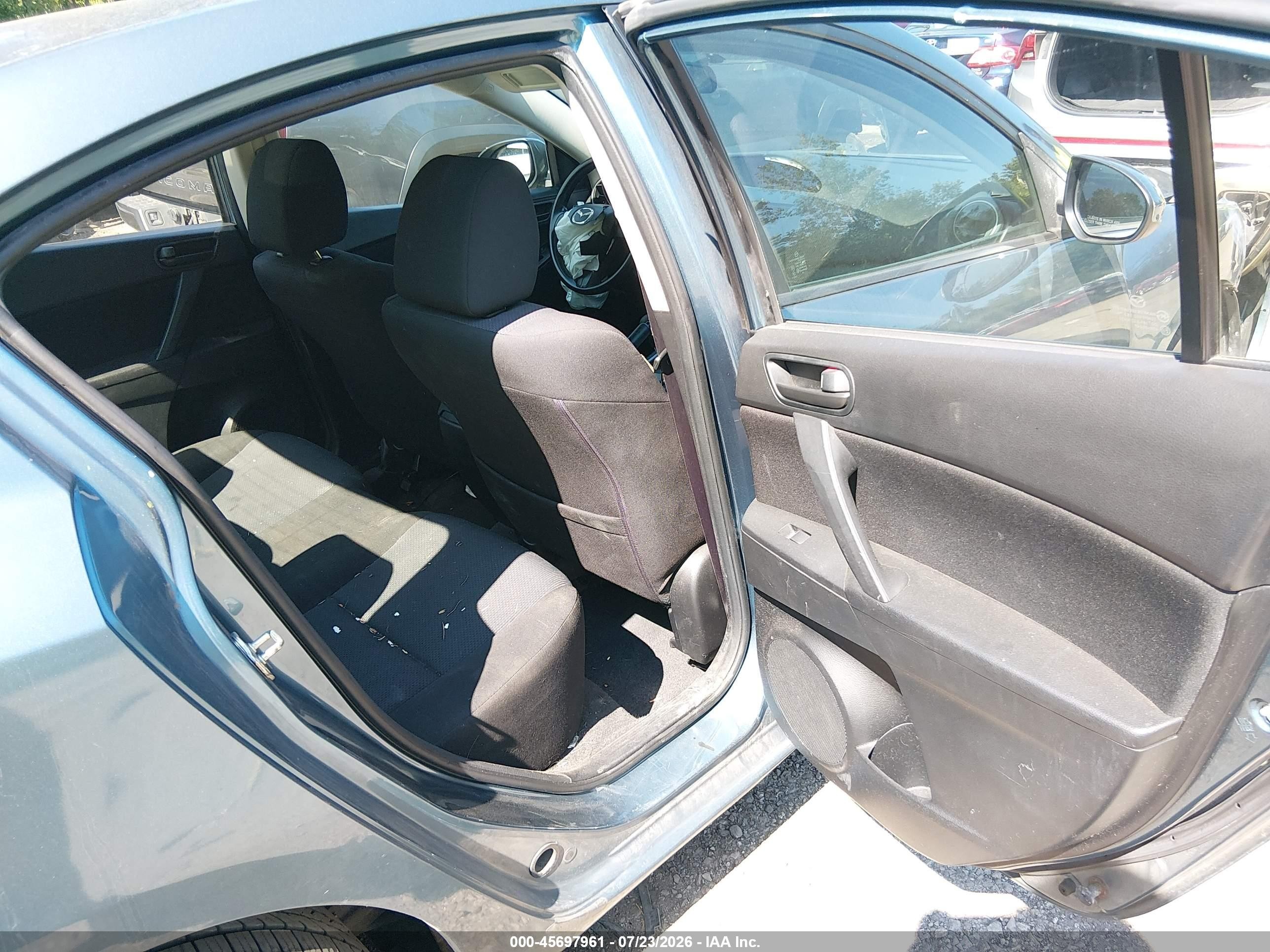 2011 Mazda Mazda3 I Sport Blue vin: JM1BL1UF7B1404561
