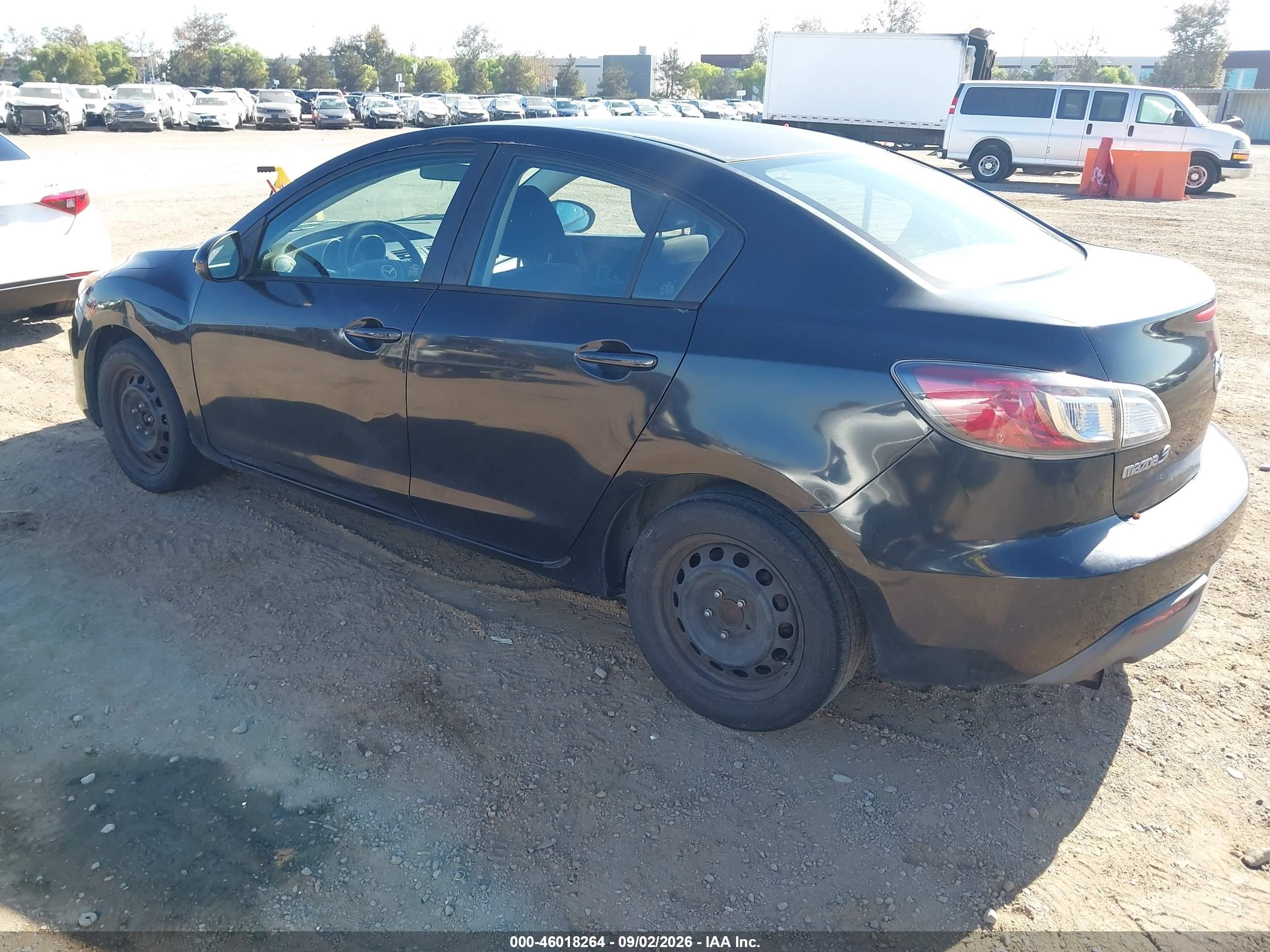 2011 Mazda Mazda3 I Sport Черный vin: JM1BL1UF7B1404589