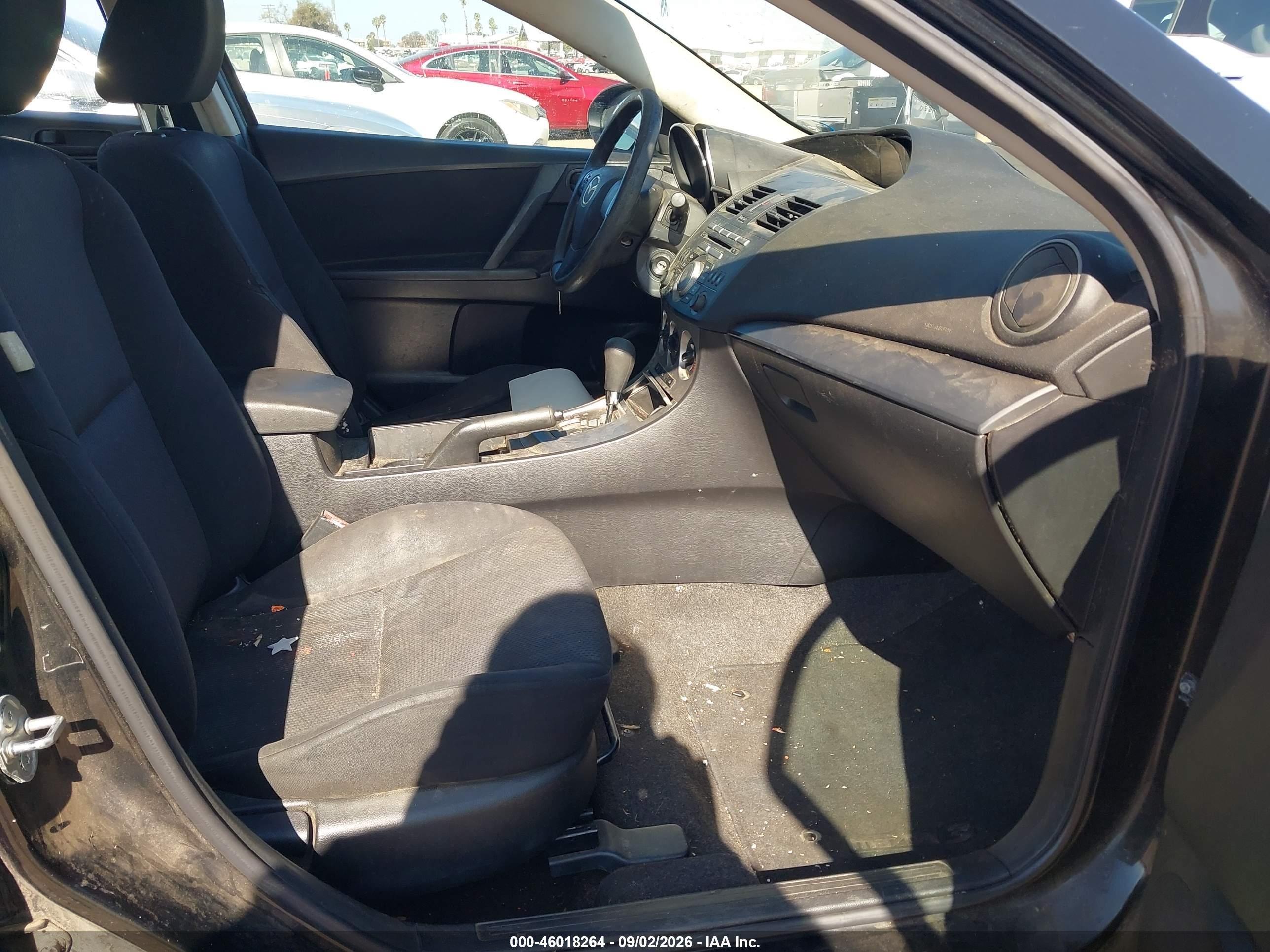 2011 Mazda Mazda3 I Sport Черный vin: JM1BL1UF7B1404589