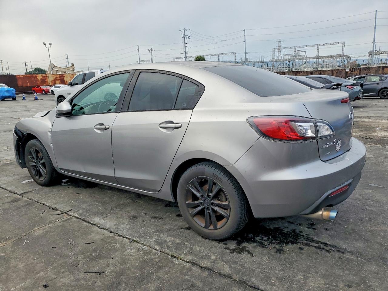 2011 Mazda 3 I Серебряный vin: JM1BL1UF7B1470902
