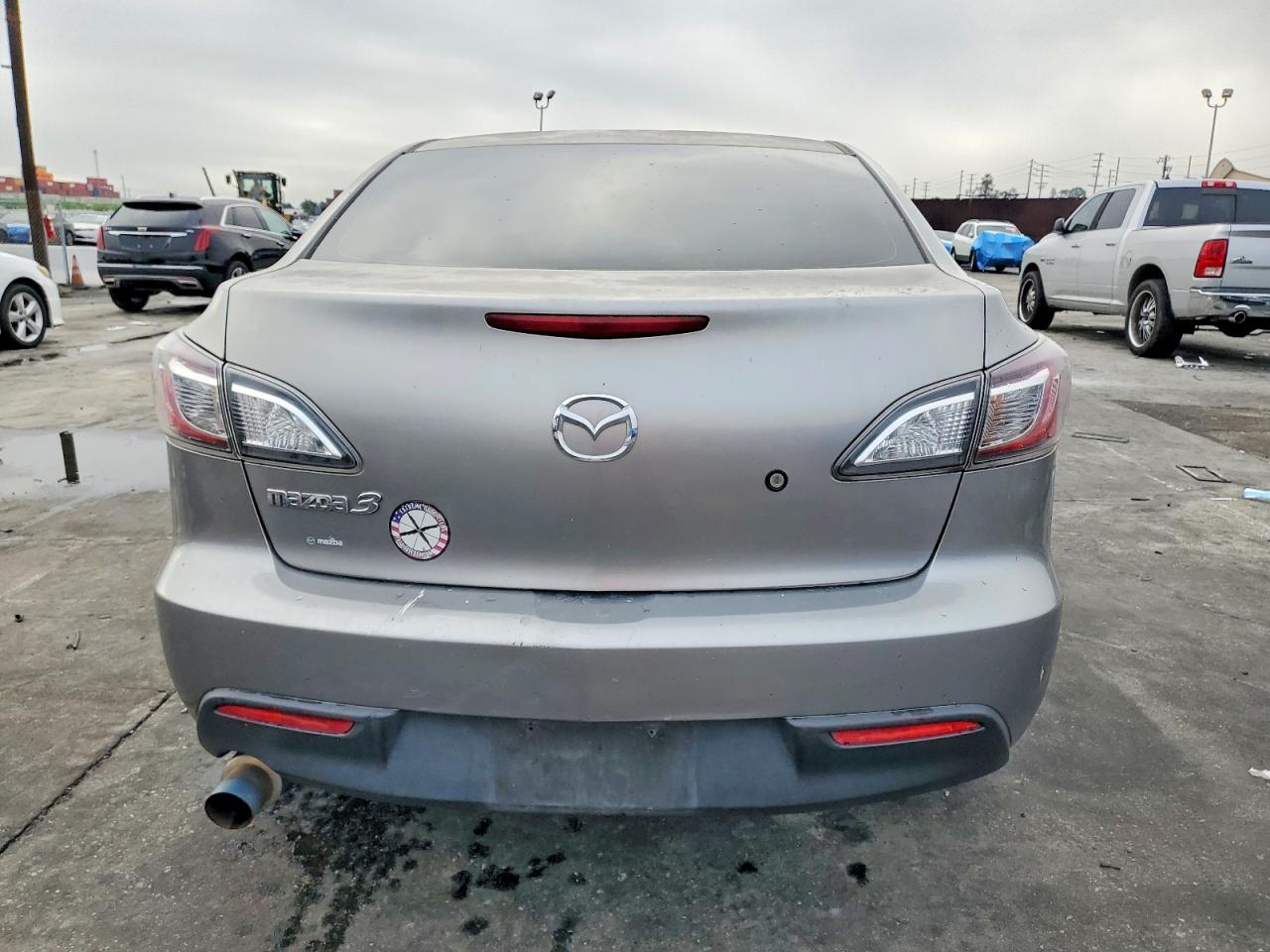 2011 Mazda 3 I Серебряный vin: JM1BL1UF7B1470902
