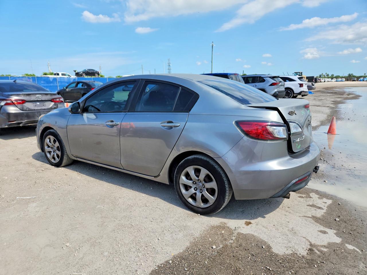 2011 Mazda 3 I Silver vin: JM1BL1UF7B1497159