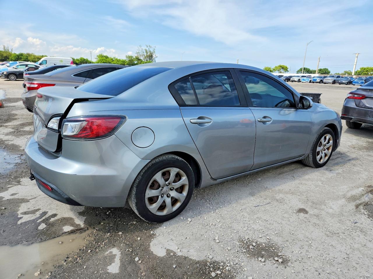 2011 Mazda 3 I Silver vin: JM1BL1UF7B1497159