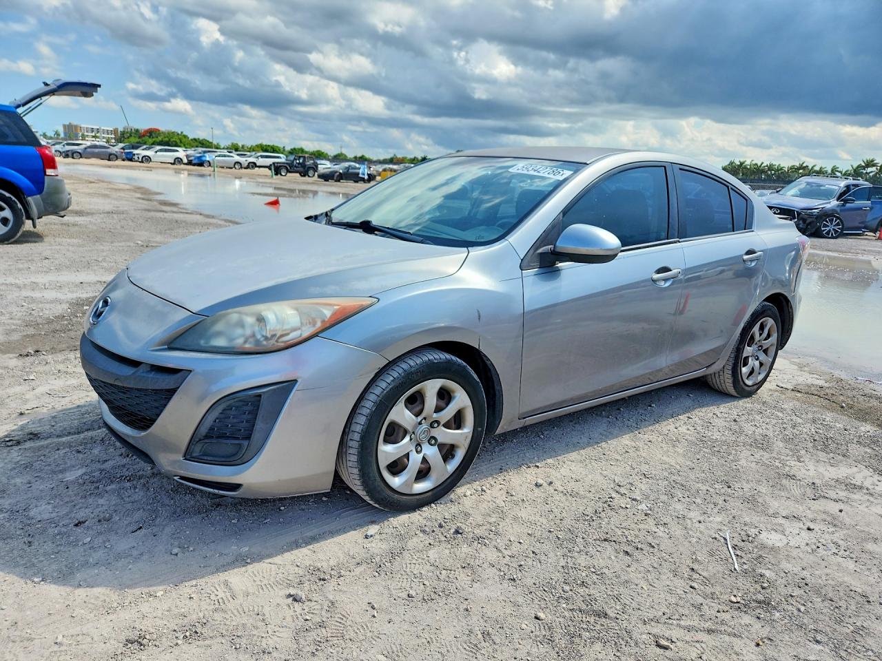 2011 Mazda 3 I Серебряный vin: JM1BL1UF7B1497159