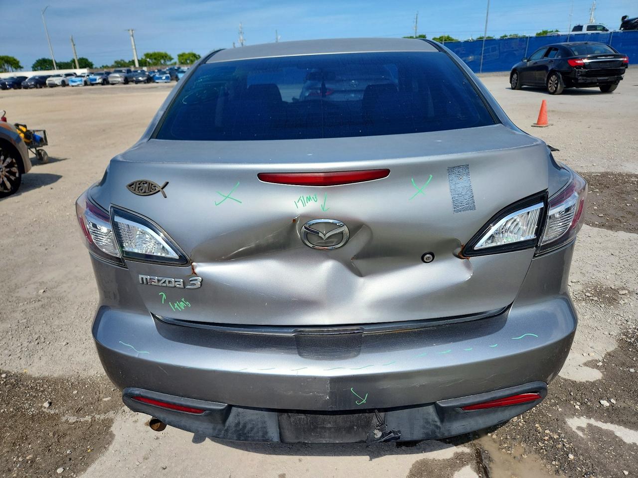 2011 Mazda 3 I Silver vin: JM1BL1UF7B1497159