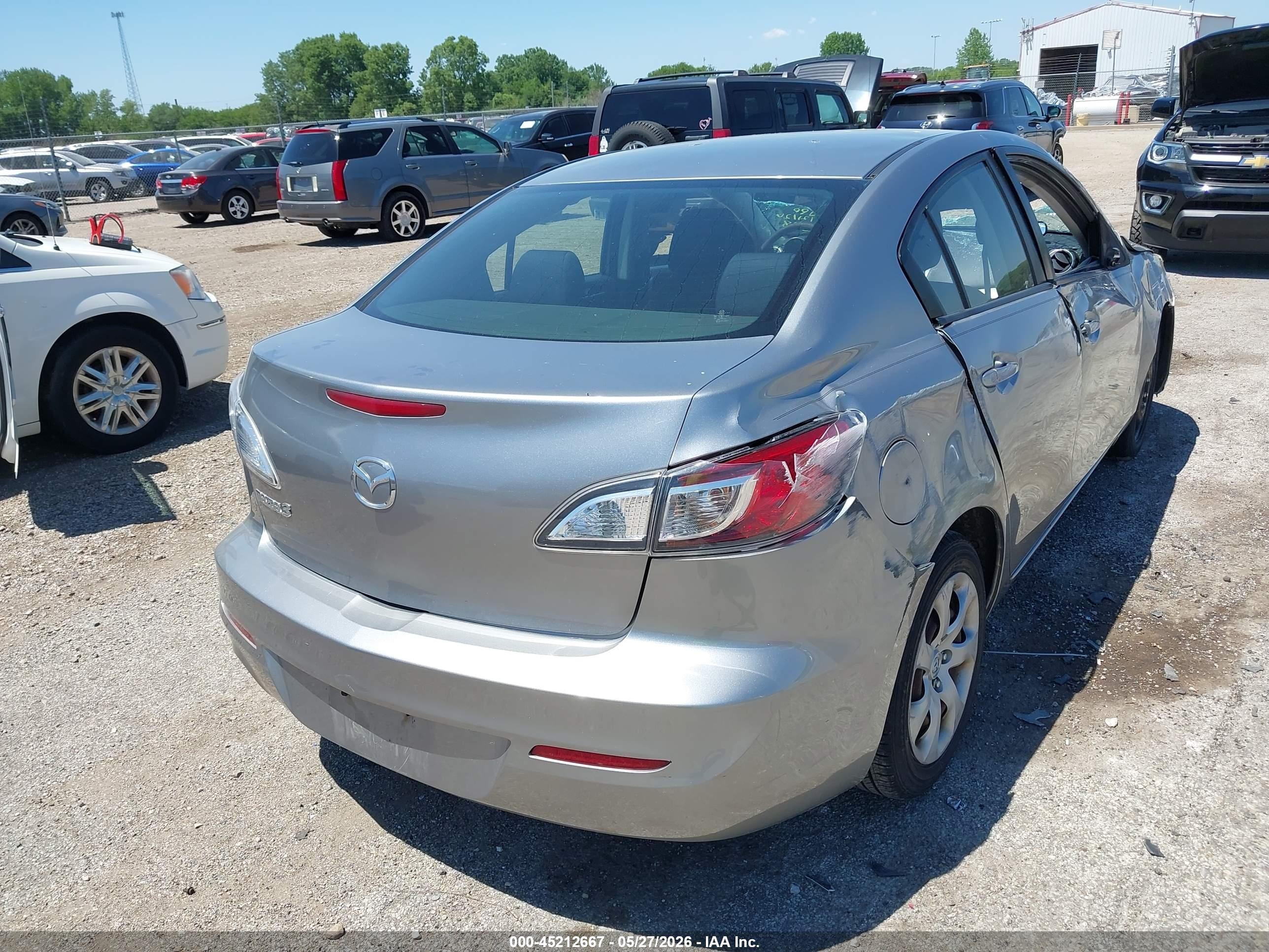 2012 Mazda Mazda3 I Sport Silver vin: JM1BL1UF7C1528248