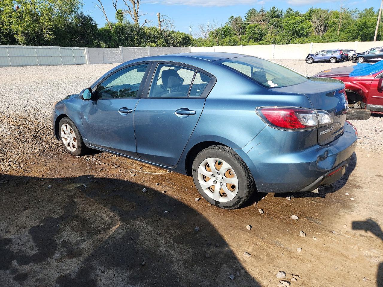 2011 Mazda 3 I Blue vin: JM1BL1UF9B1415903