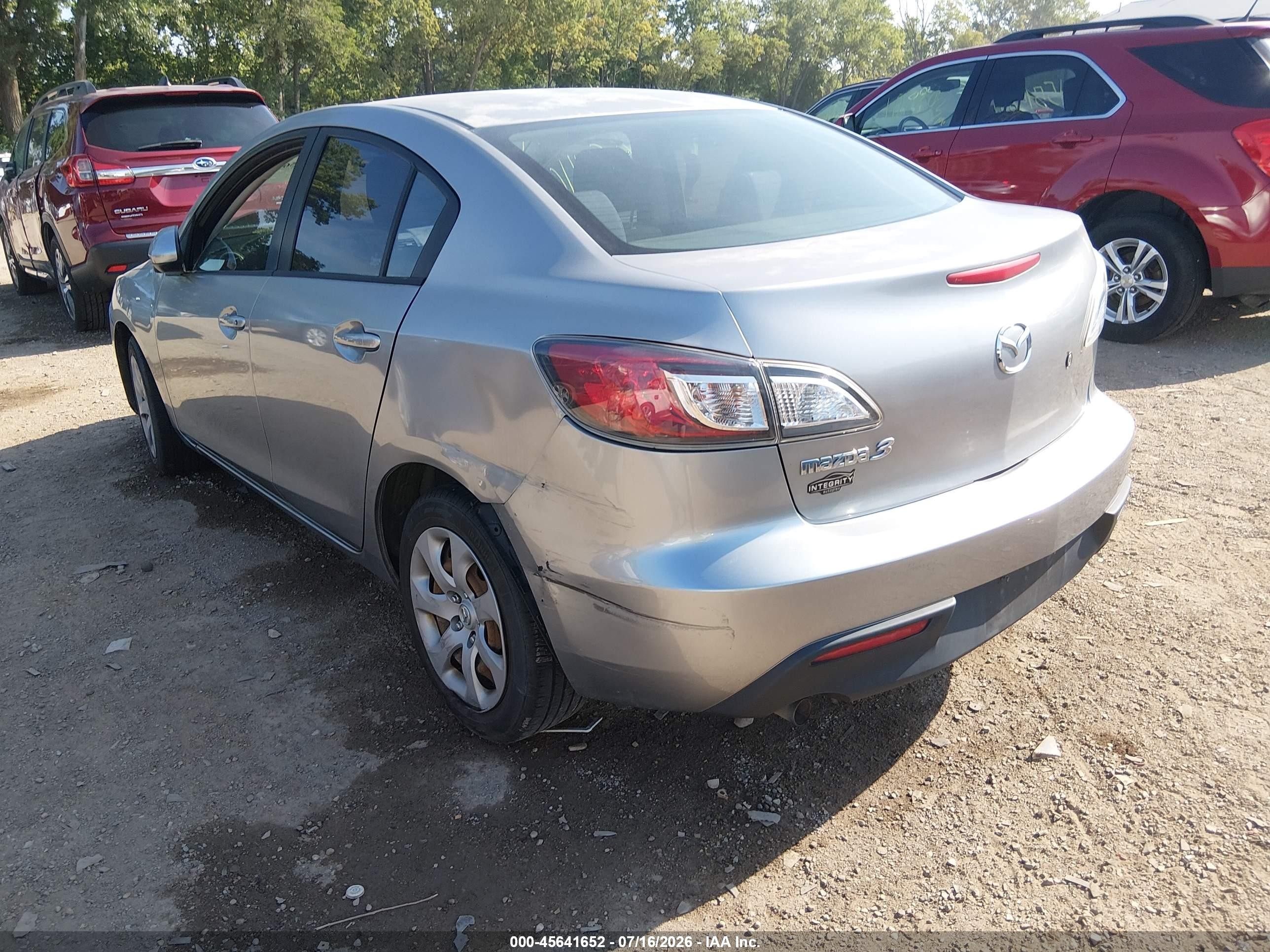 2011 Mazda Mazda3 I Sport Silver vin: JM1BL1UF9B1466933