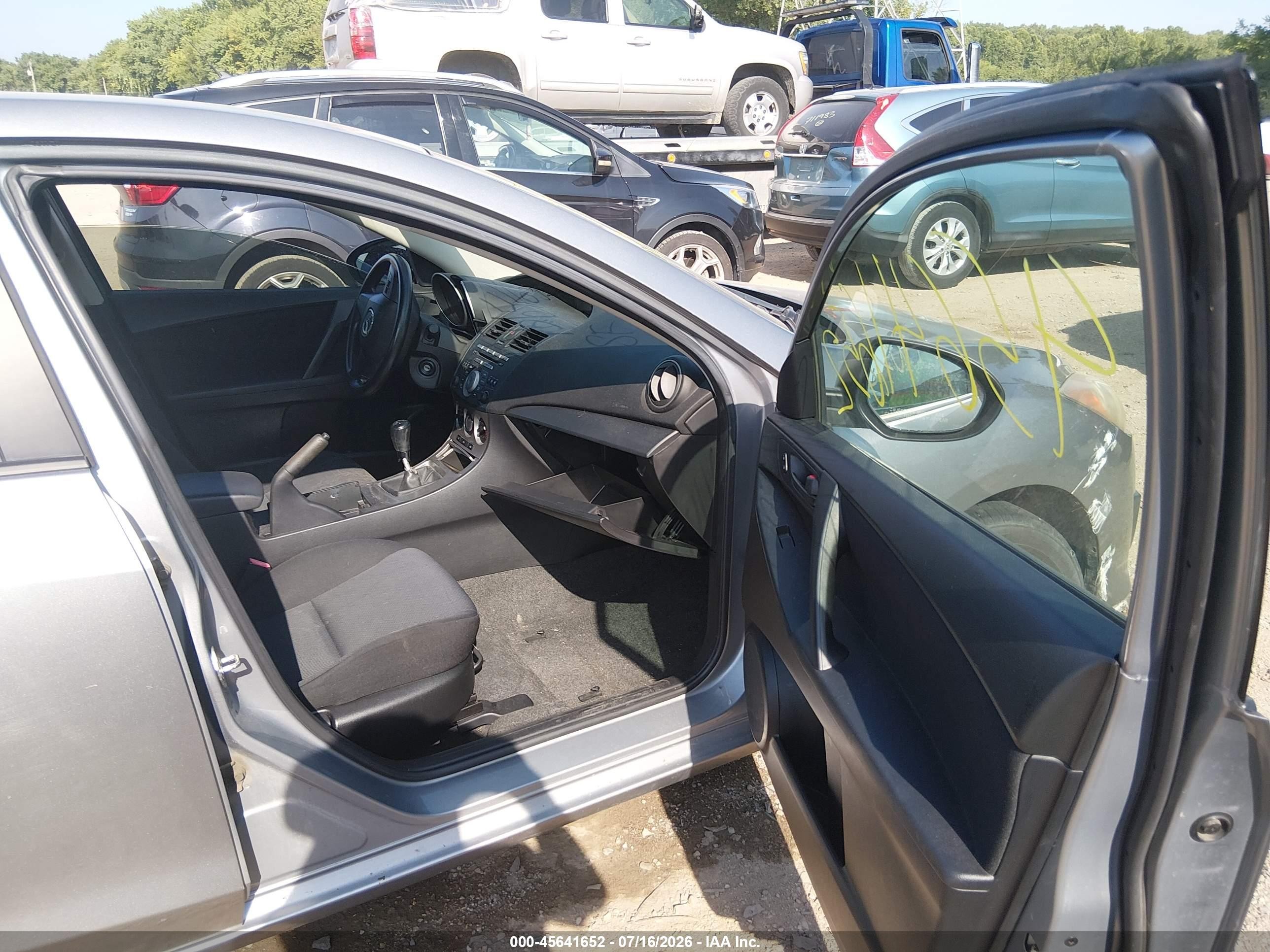 2011 Mazda Mazda3 I Sport Silver vin: JM1BL1UF9B1466933