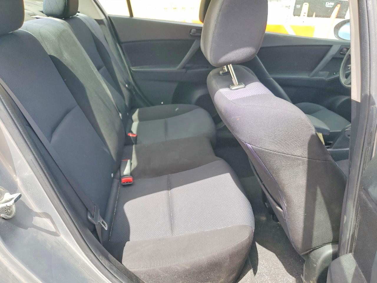 2011 Mazda 3 I Серебряный vin: JM1BL1UF9B1496126