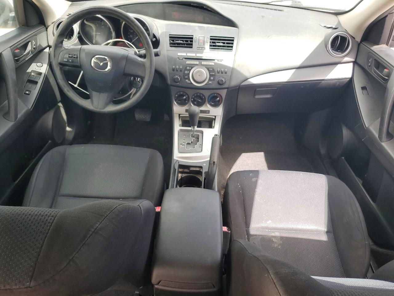 2011 Mazda 3 I Серебряный vin: JM1BL1UF9B1496126