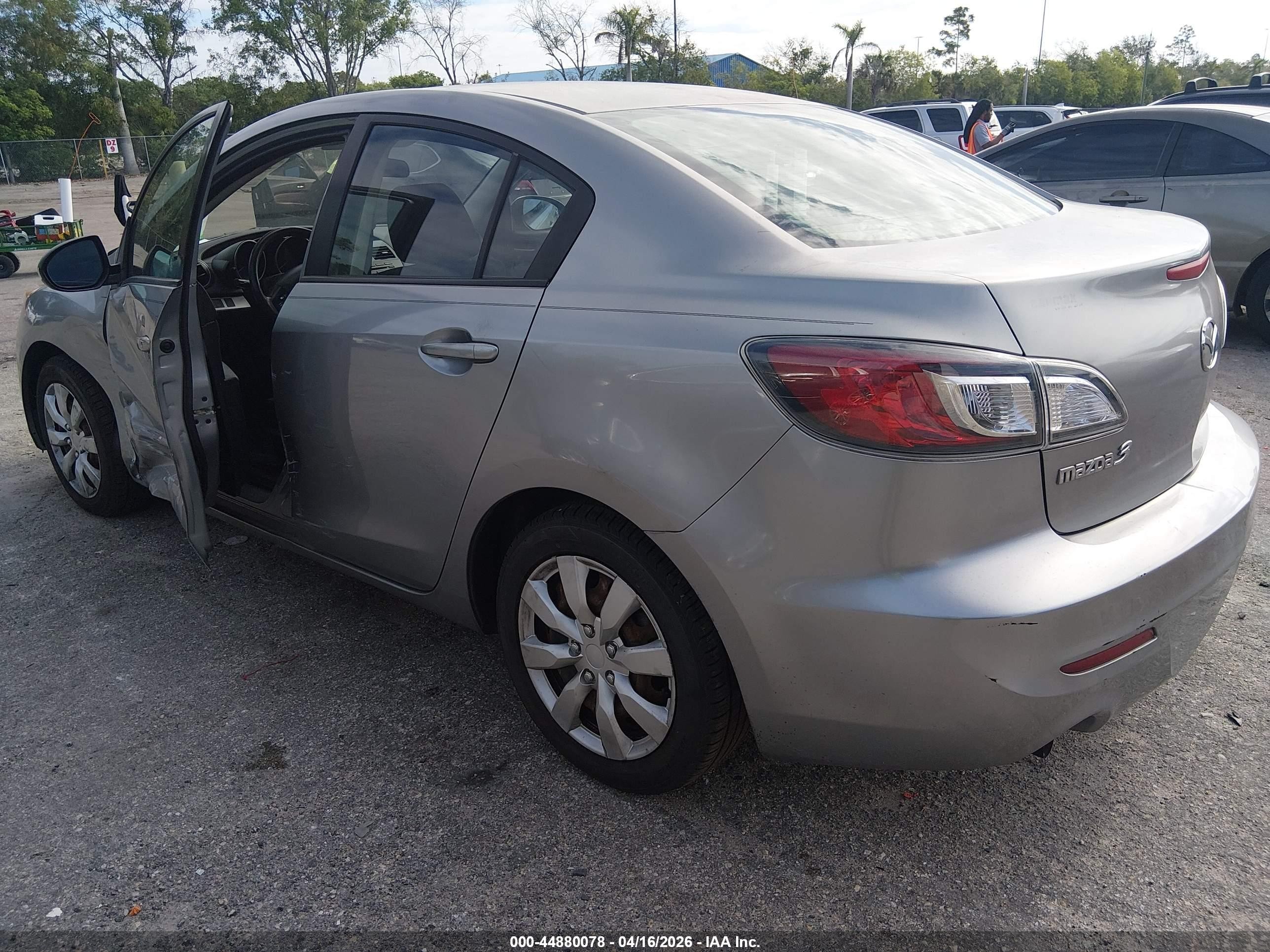 2012 Mazda Mazda3 I Sport Silver vin: JM1BL1UF9C1679768