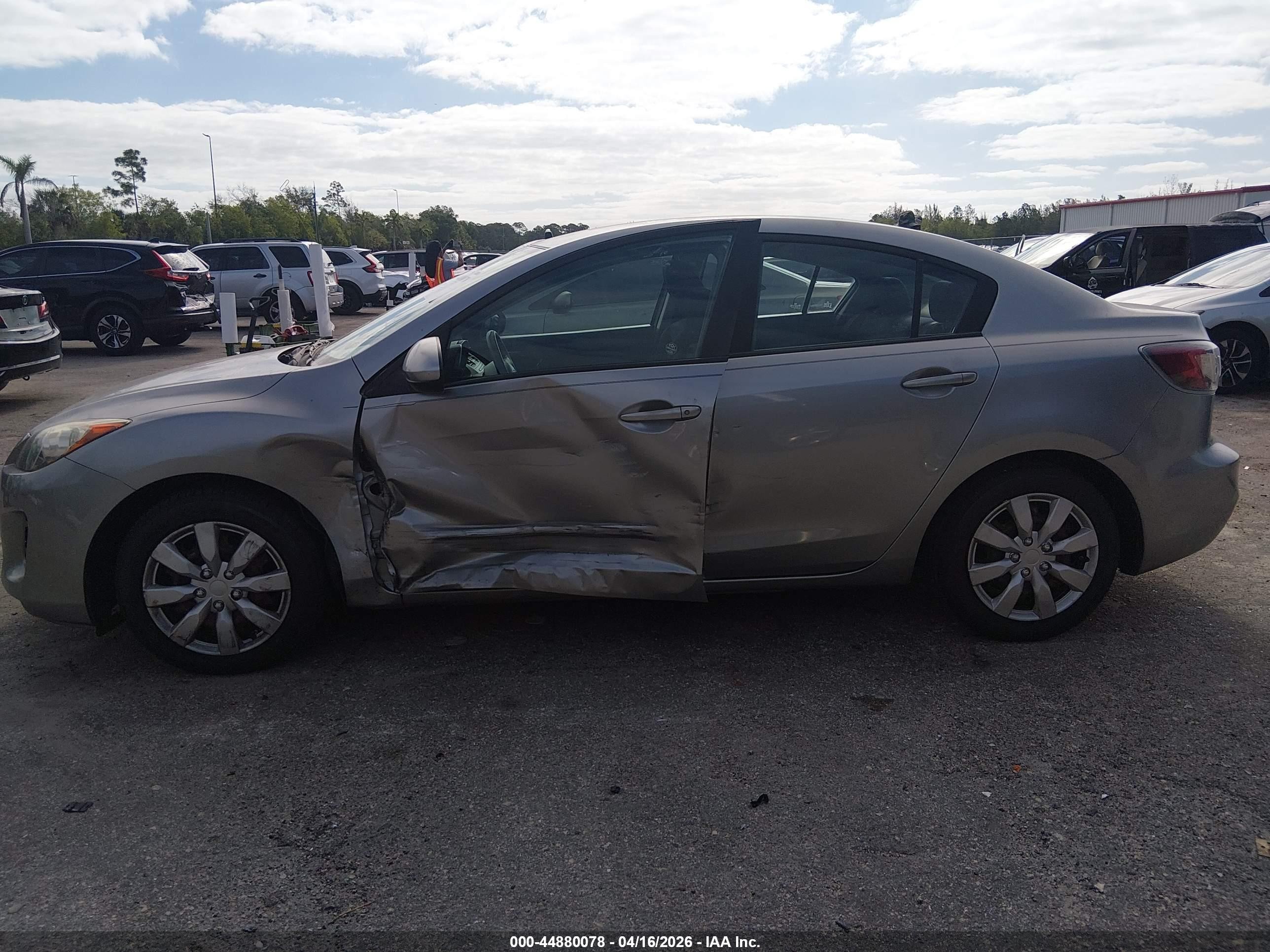 2012 Mazda Mazda3 I Sport Silver vin: JM1BL1UF9C1679768