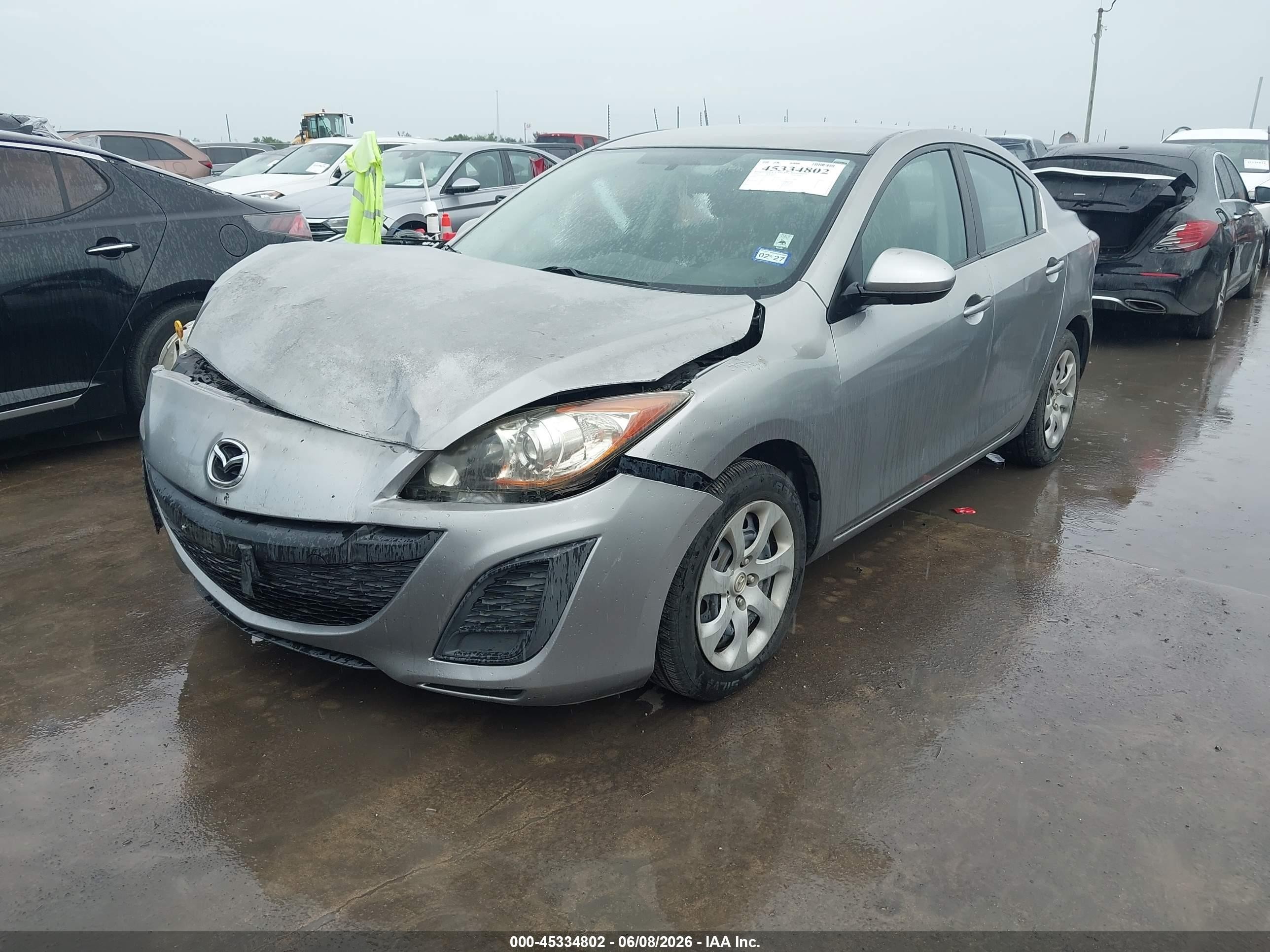 2011 Mazda Mazda3 I Sport Silver vin: JM1BL1UFXB1496037