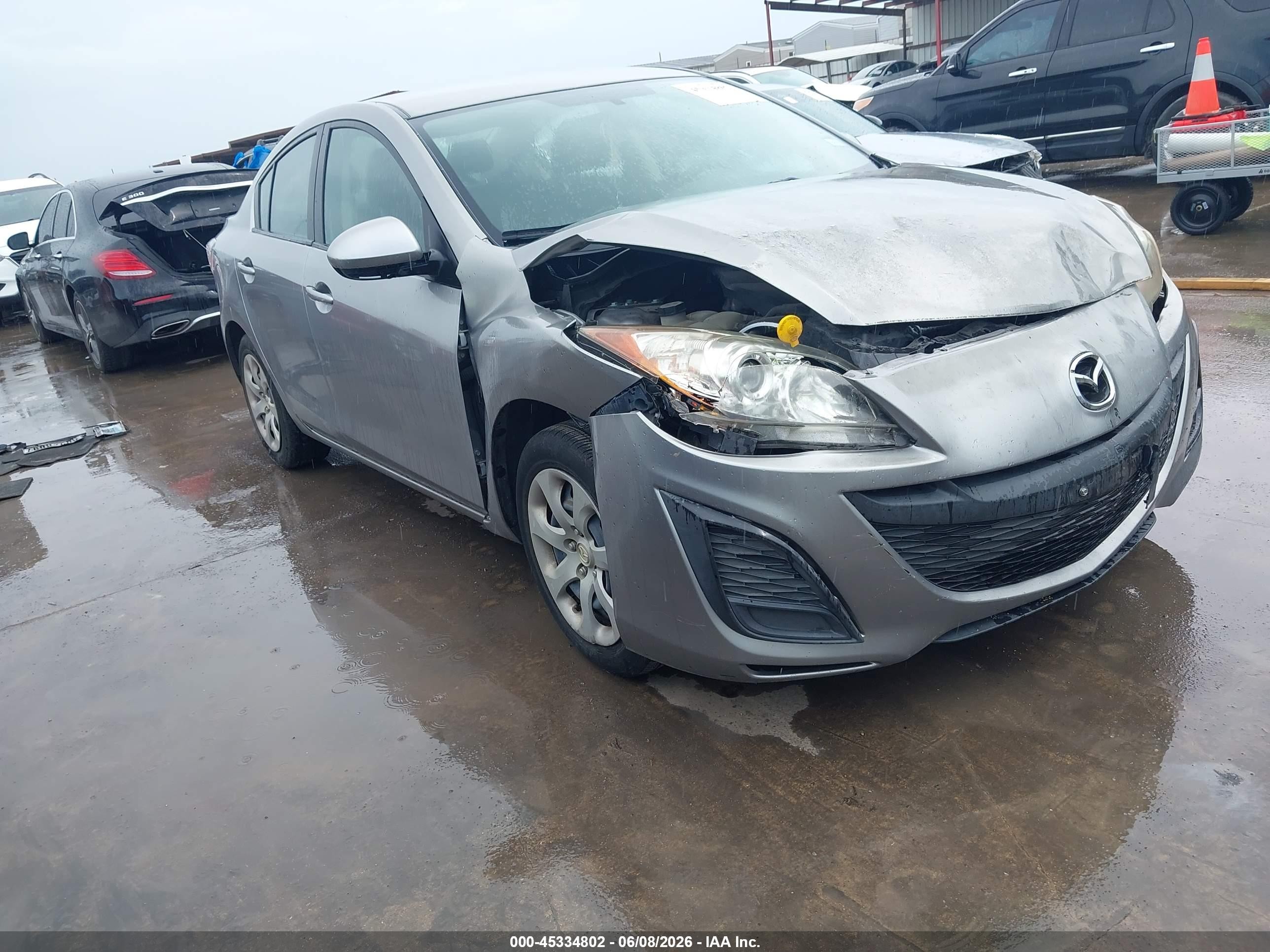 2011 Mazda Mazda3 I Sport Silver vin: JM1BL1UFXB1496037