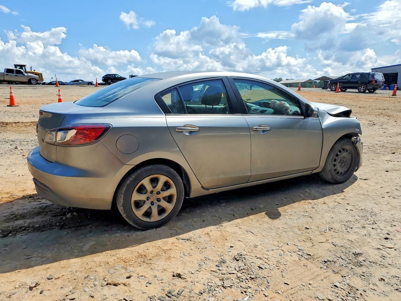 2011 Mazda 3 I Silver vin: JM1BL1UFXB1498774