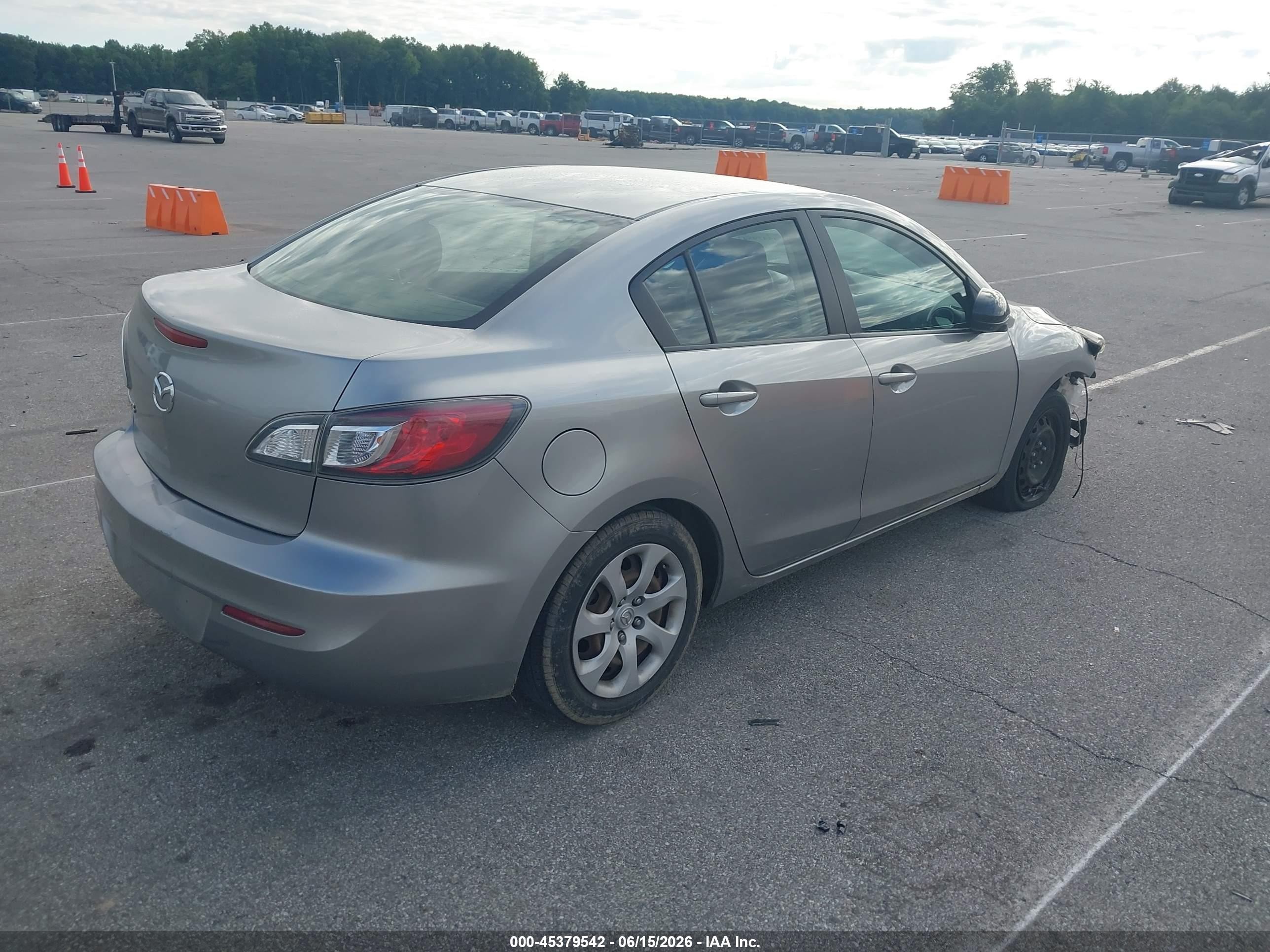 2012 Mazda Mazda3 I Sport Gray vin: JM1BL1UFXC1554262
