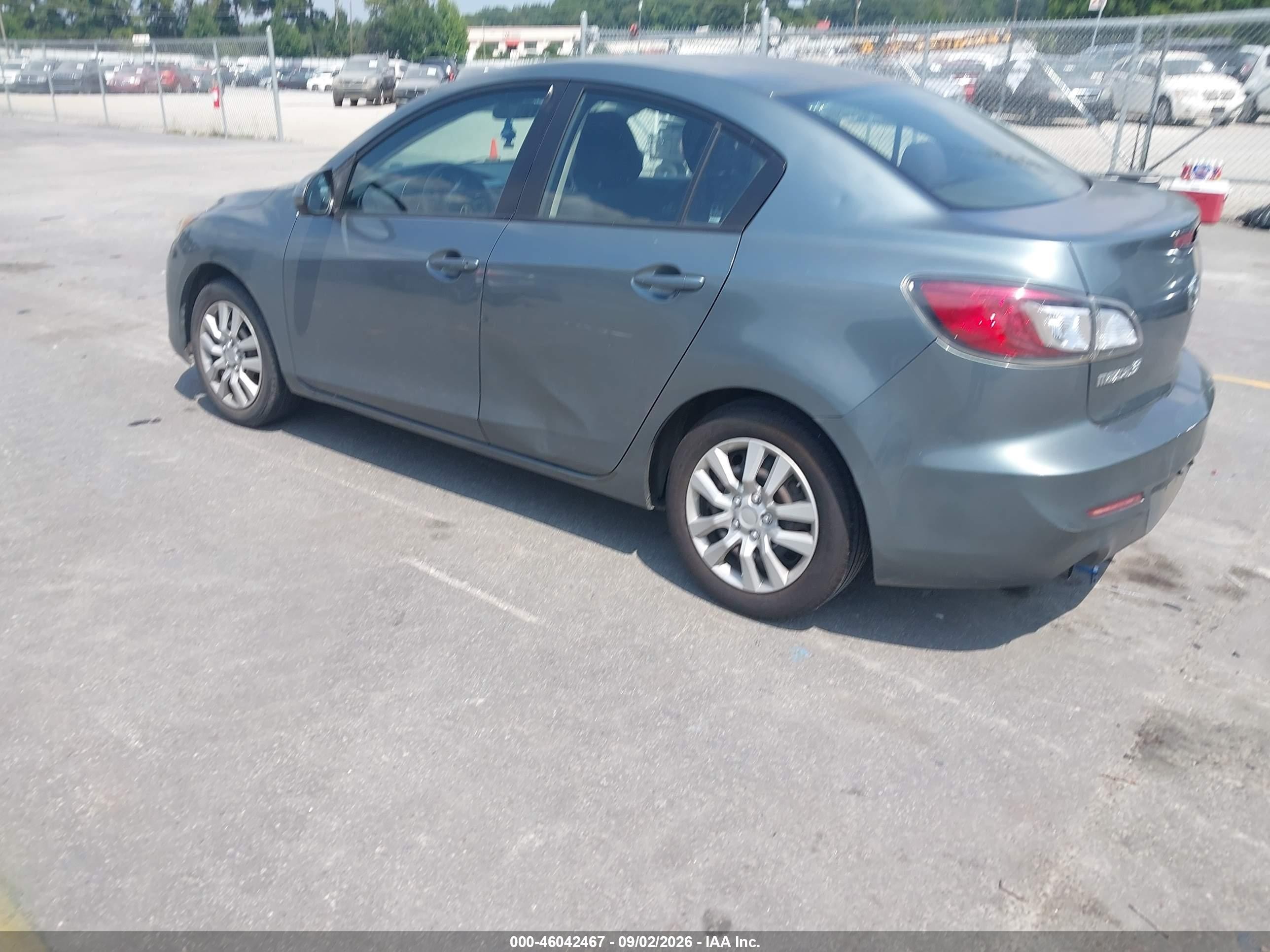 2012 Mazda Mazda3 I Sport Gray vin: JM1BL1UFXC1612340