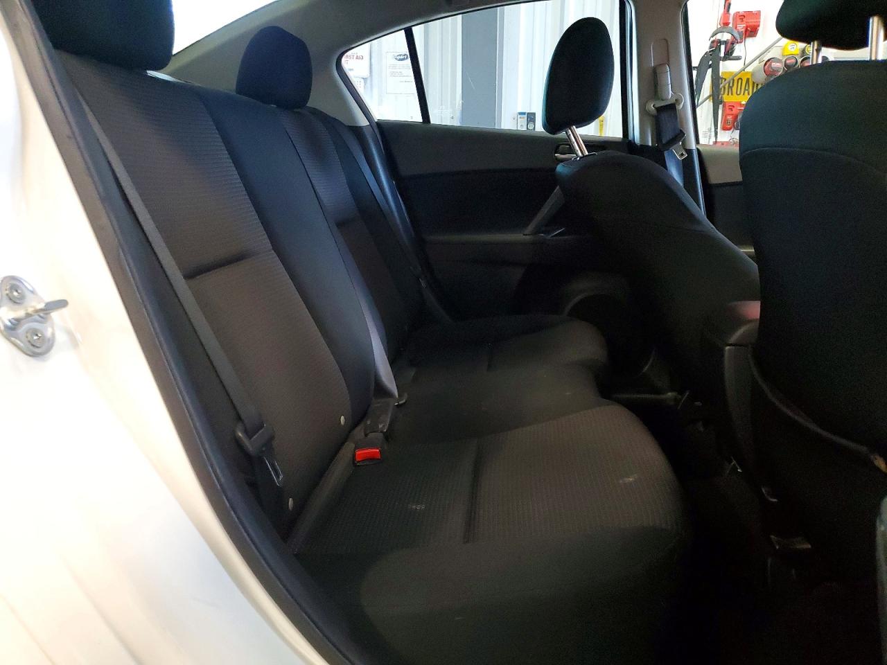 2013 Mazda 3 I White vin: JM1BL1UFXD1723827
