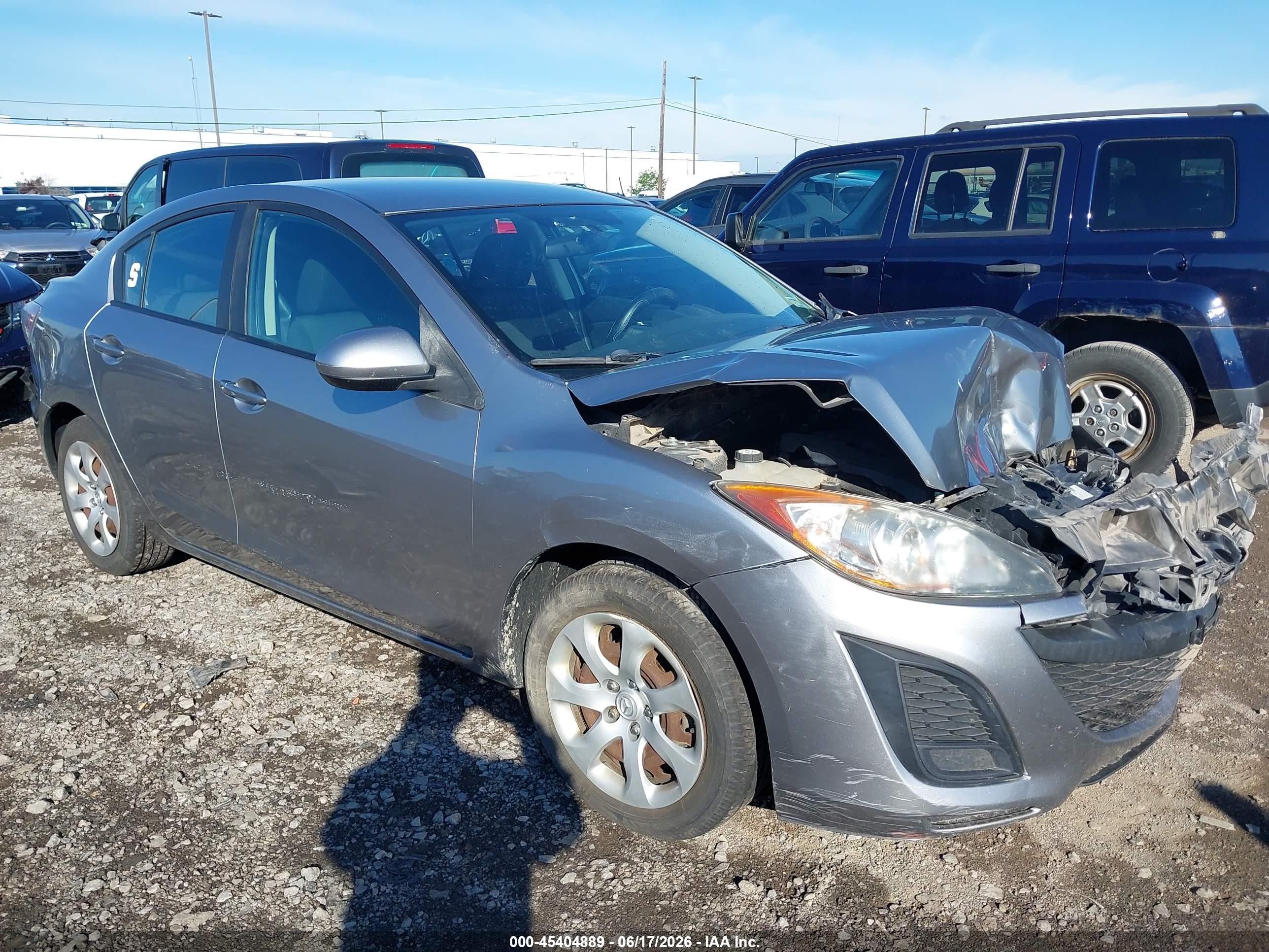 2011 Mazda Mazda3 I Sport Gray vin: JM1BL1UG0B1392651