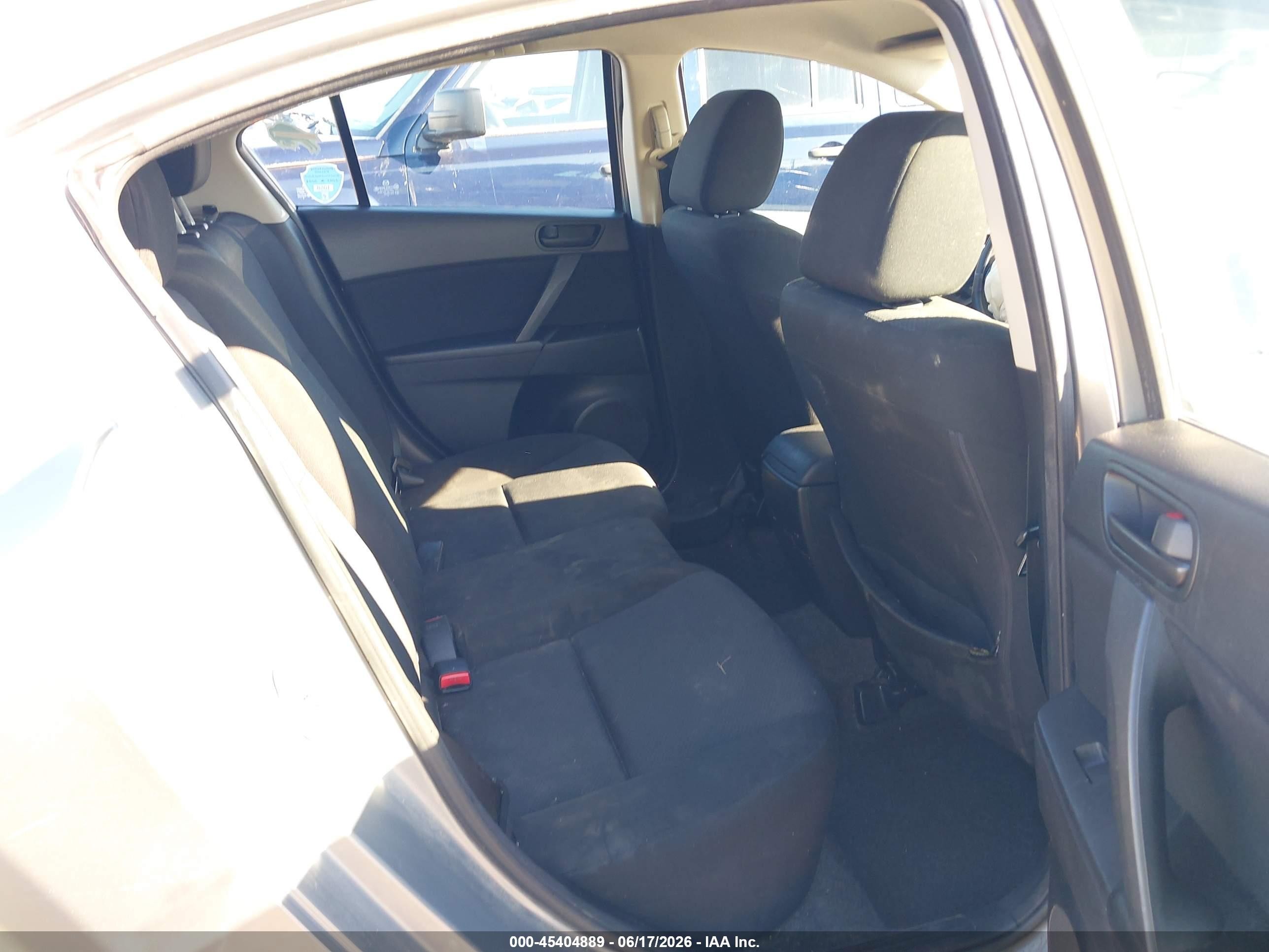 2011 Mazda Mazda3 I Sport Gray vin: JM1BL1UG0B1392651