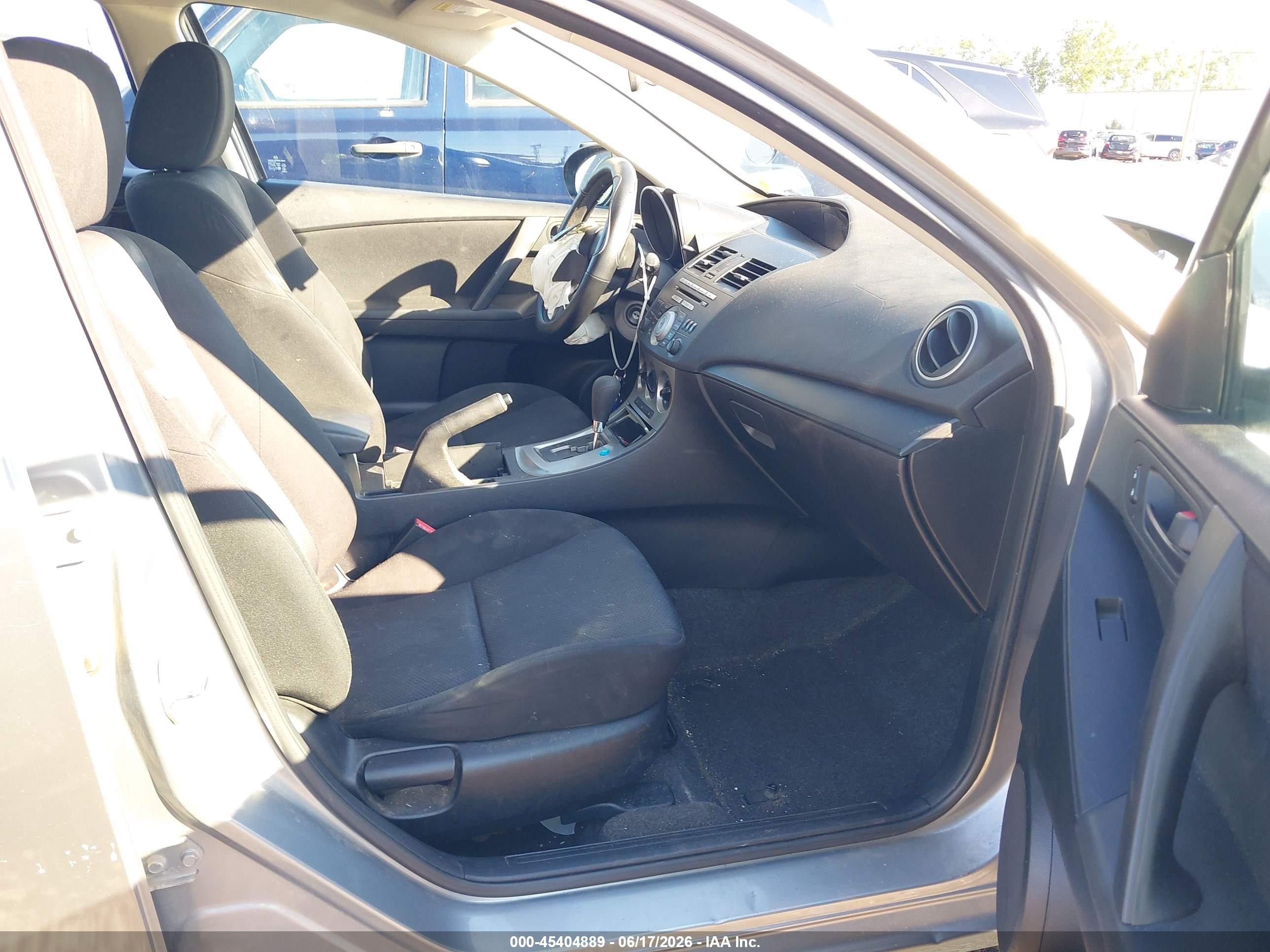 2011 Mazda Mazda3 I Sport Gray vin: JM1BL1UG0B1392651