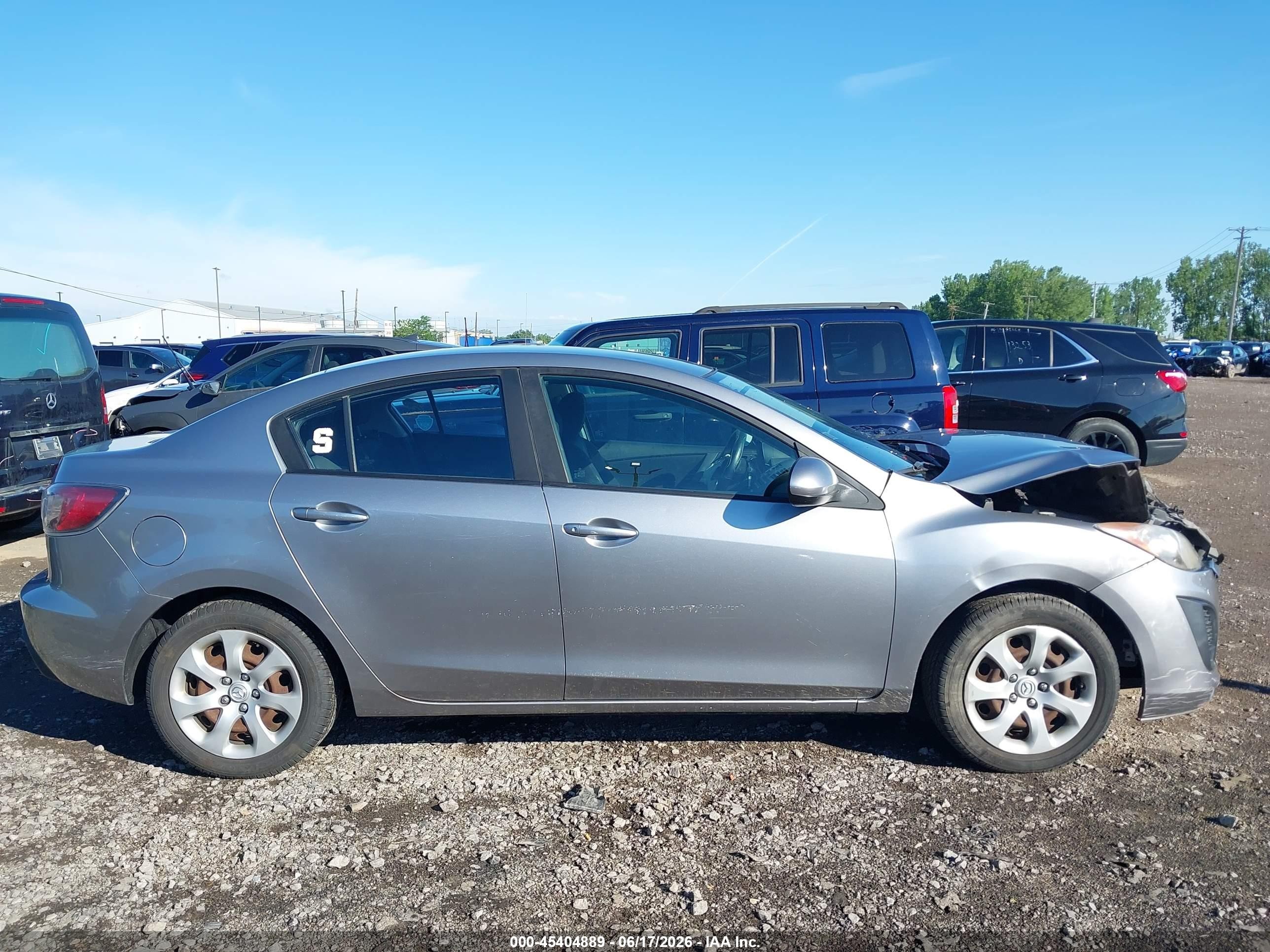 2011 Mazda Mazda3 I Sport Gray vin: JM1BL1UG0B1392651